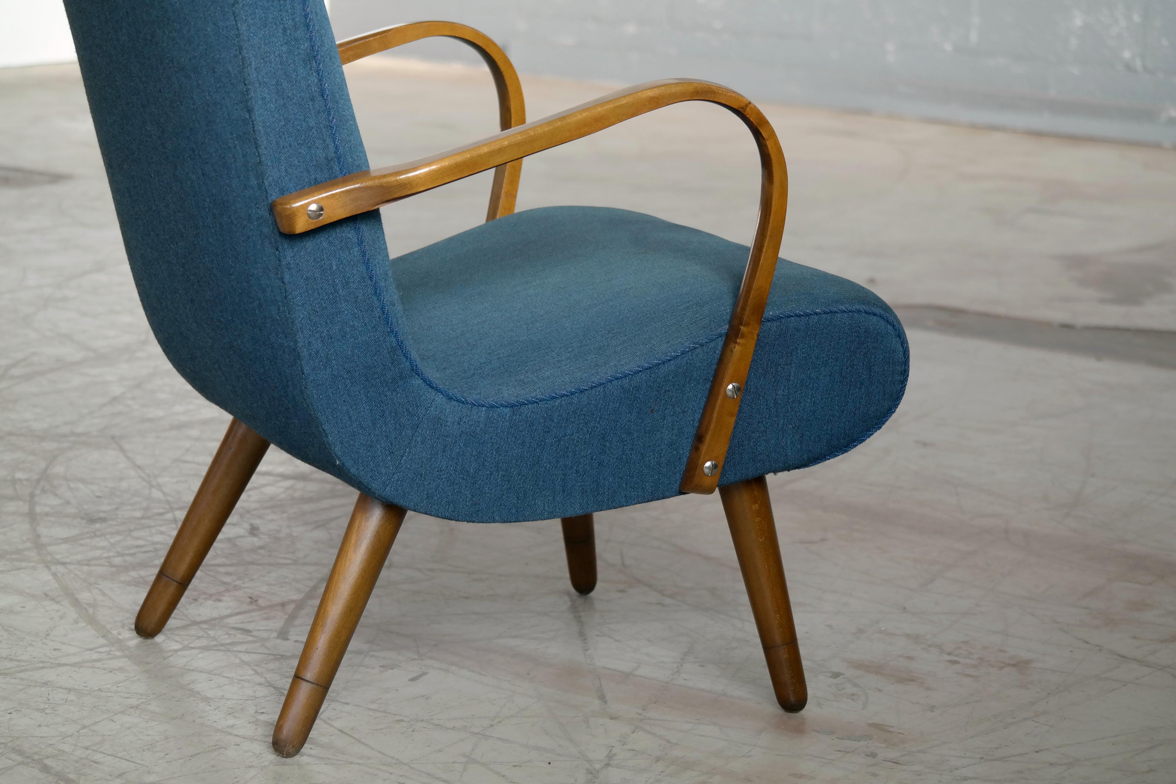 Danish Sculptural Lounge Chair with Curved Wooden Armrests, 1950s 1