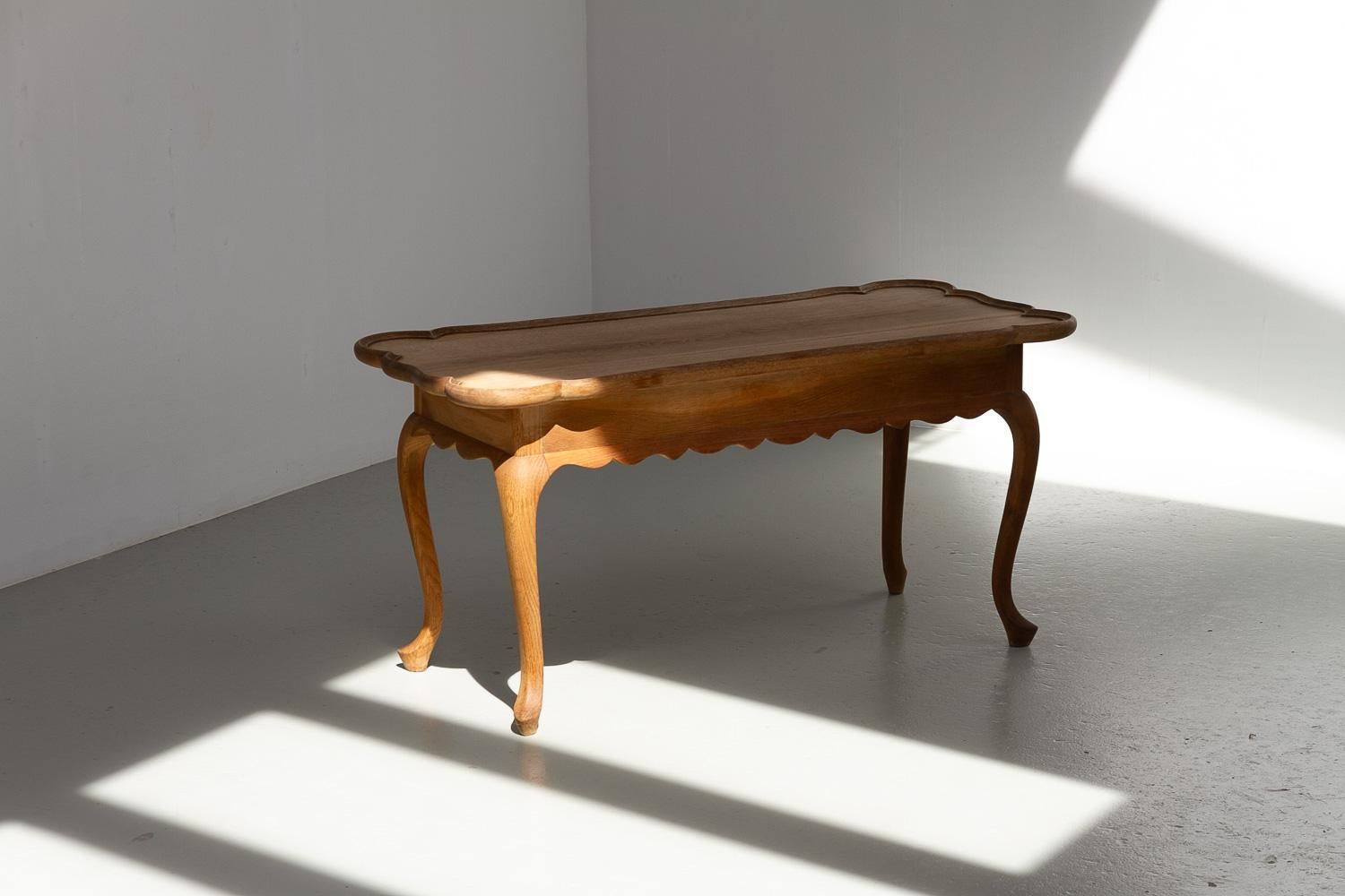 Danish Sculptural Solid Oak Coffee Table by Frits Henningsen, 1940s.

This lovely oak coffee table with cabriole legs was made in Denmark in the period between 1930 and 1950, attributed to Danish master carpenter Frits Henningsen.

Beautiful and