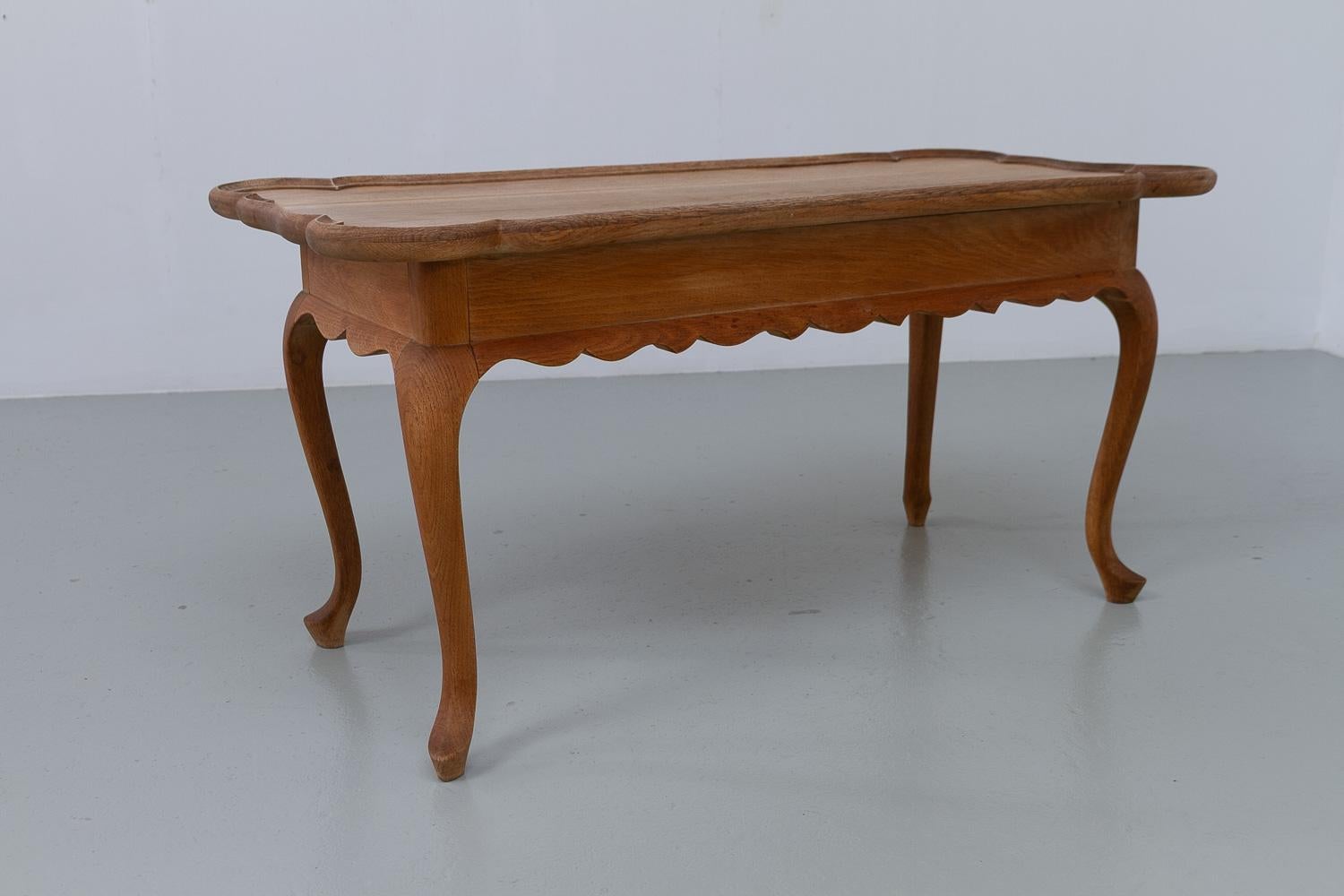 Danish Sculptural Solid Oak Coffee Table by Frits Henningsen, 1940s. For Sale 1