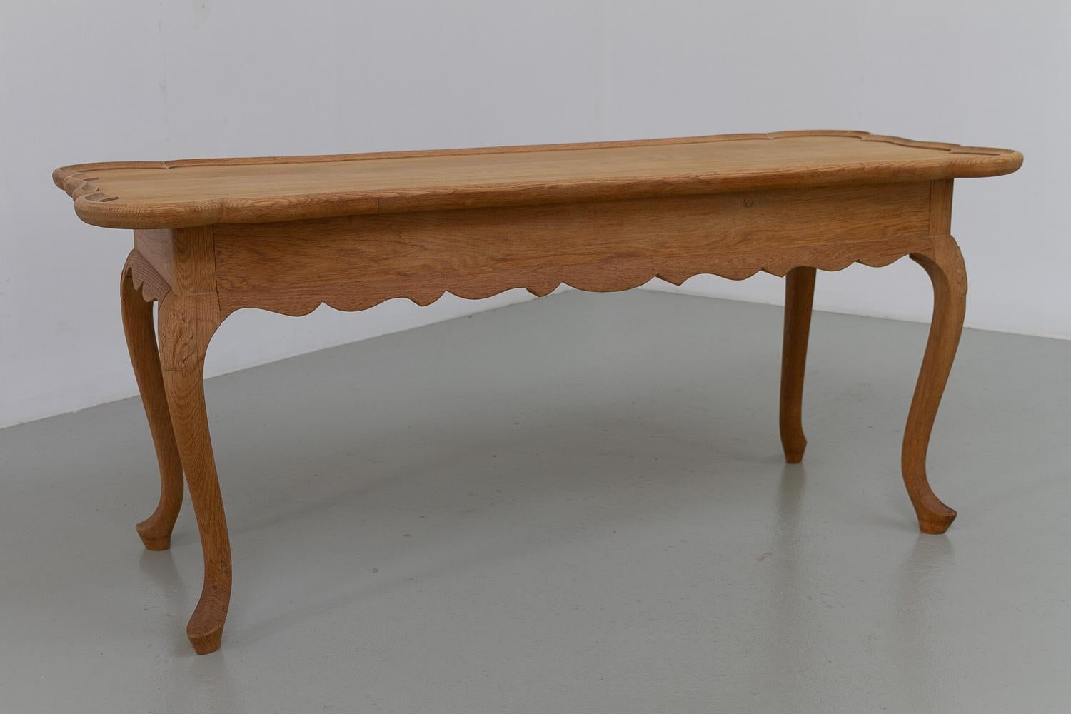 Danish Sculptural Solid Oak Coffee Table by Frits Henningsen, 1940s. For Sale 3