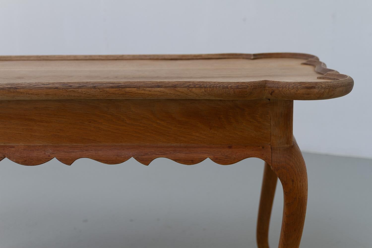 Danish Sculptural Solid Oak Coffee Table by Frits Henningsen, 1940s. For Sale 4
