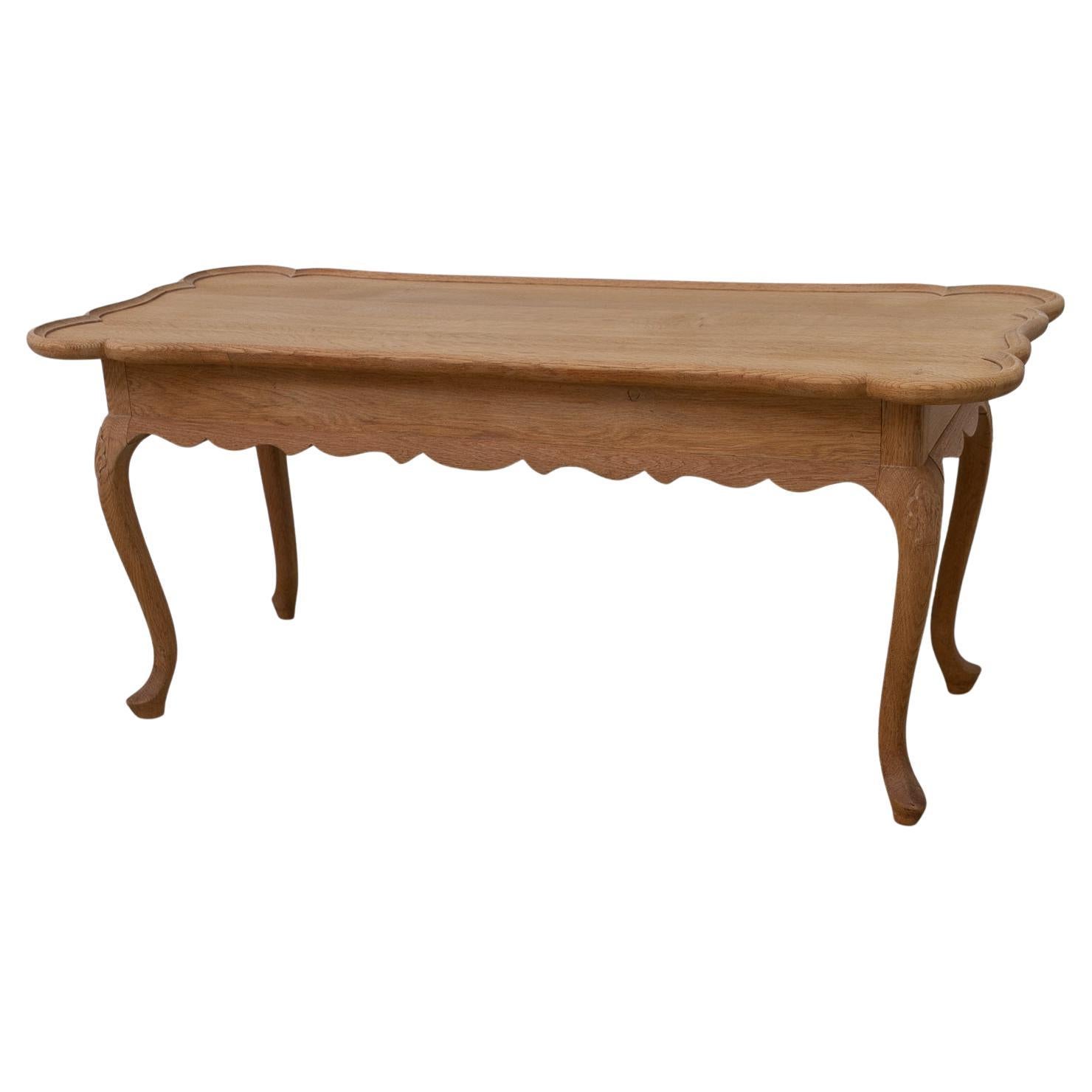 Tavolino scultoreo danese in legno massiccio di Oak di Frits Henningsen, 1940.