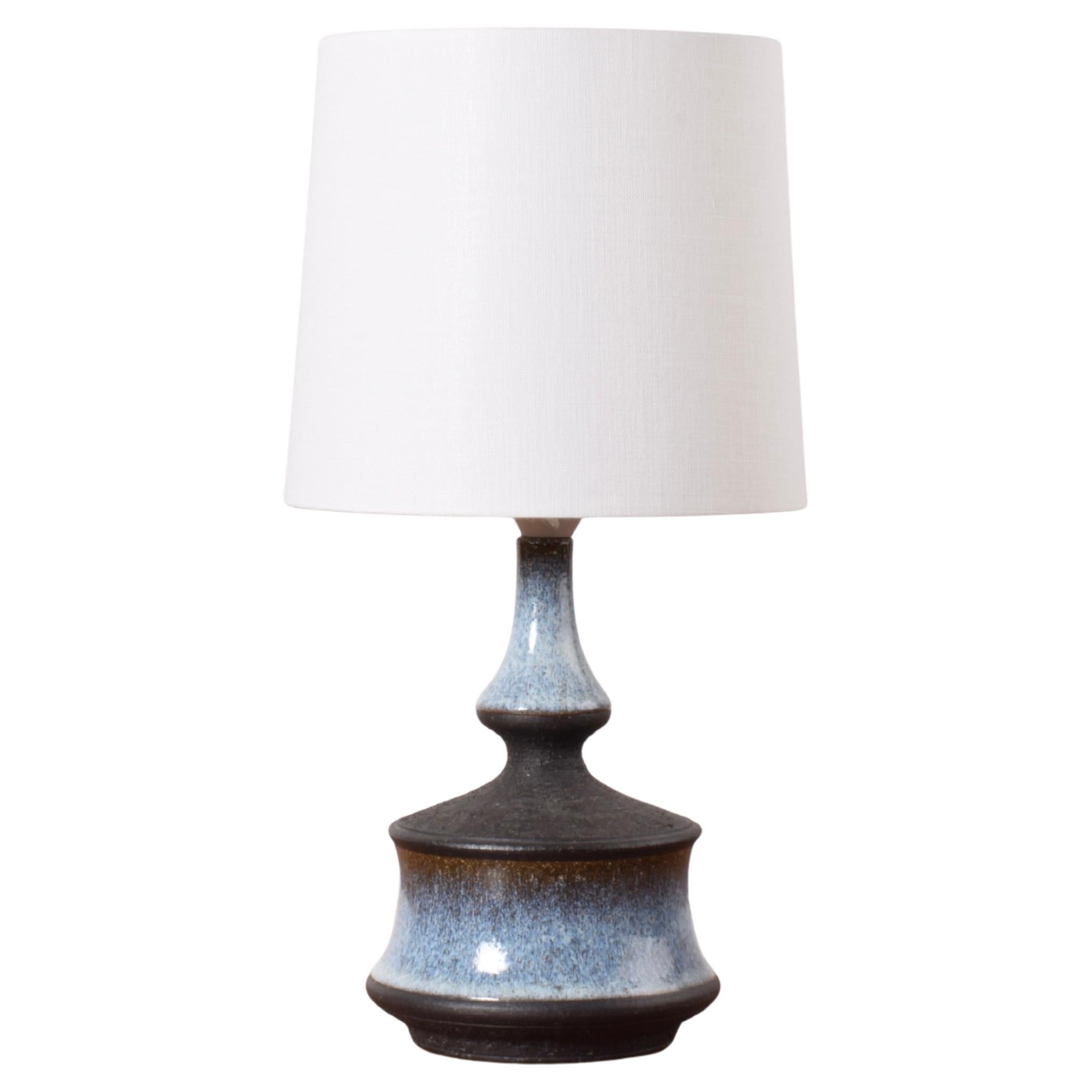 Lampada da tavolo scultorea danese Blue Brown di Helge Bjufstrøm, ceramica moderna anni '70 in vendita