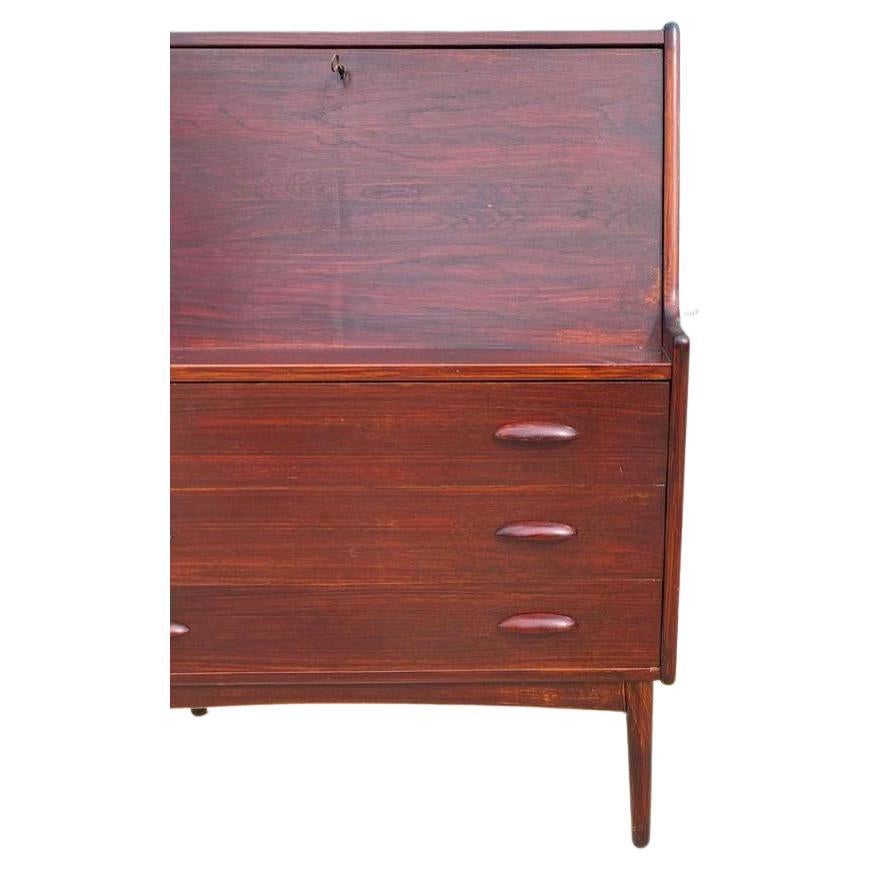A stunning mcm rosewood Danish Secretary designed by Arne Wahl Iversen, Model 37 for Vinde Mobelfabrik and dating from the 1960s.

The rosewood grain patterns are stunning on every surface, including the interior. A key opens the desk top which