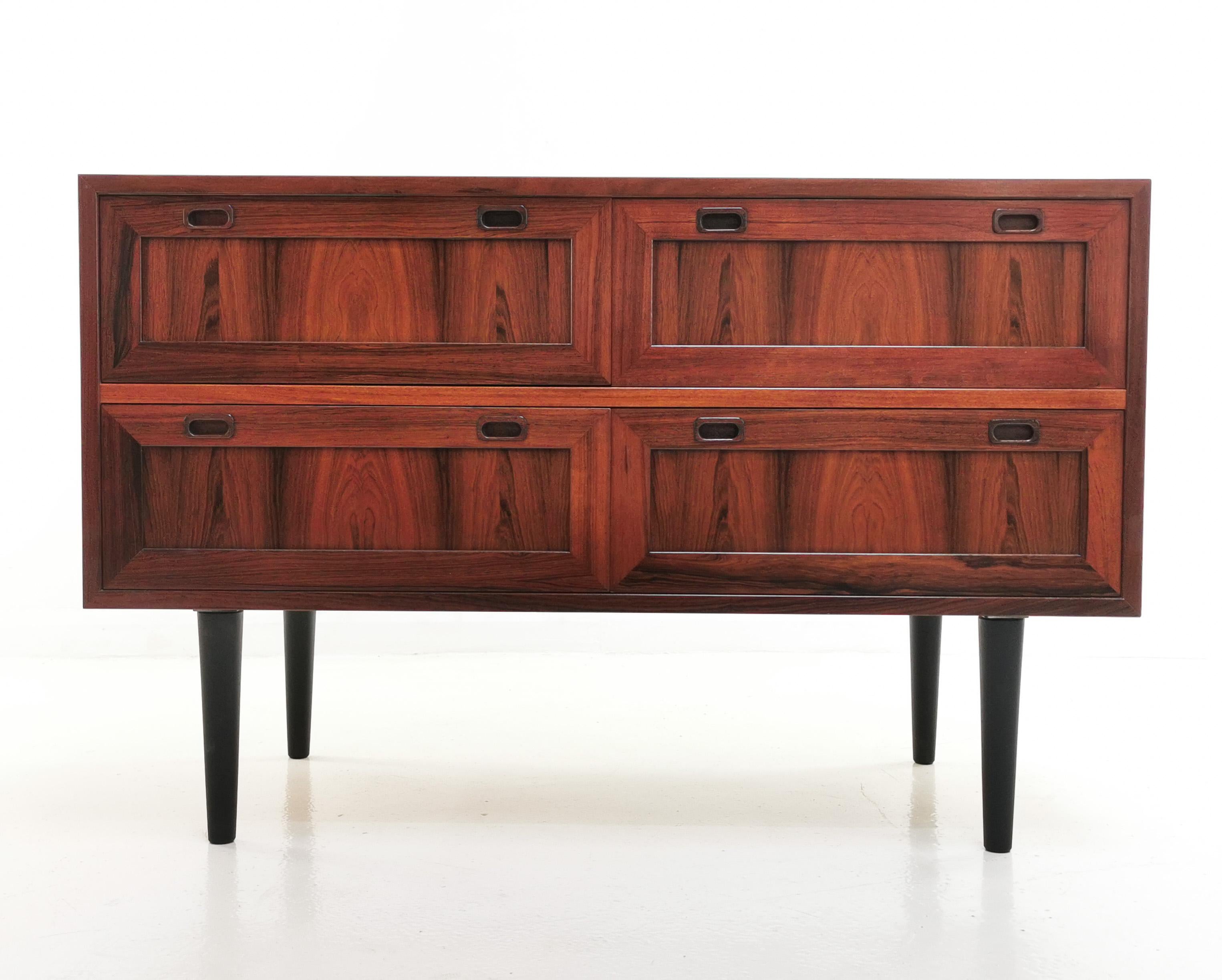 Danish rosewood sideboard

High-quality Danish rosewood sideboard from the 1970s and manufactured by Sejling Skabe.

Featuring two cupboard doors with recessed door pulls, and internal shelving. 

We have raised the unit on solid timber