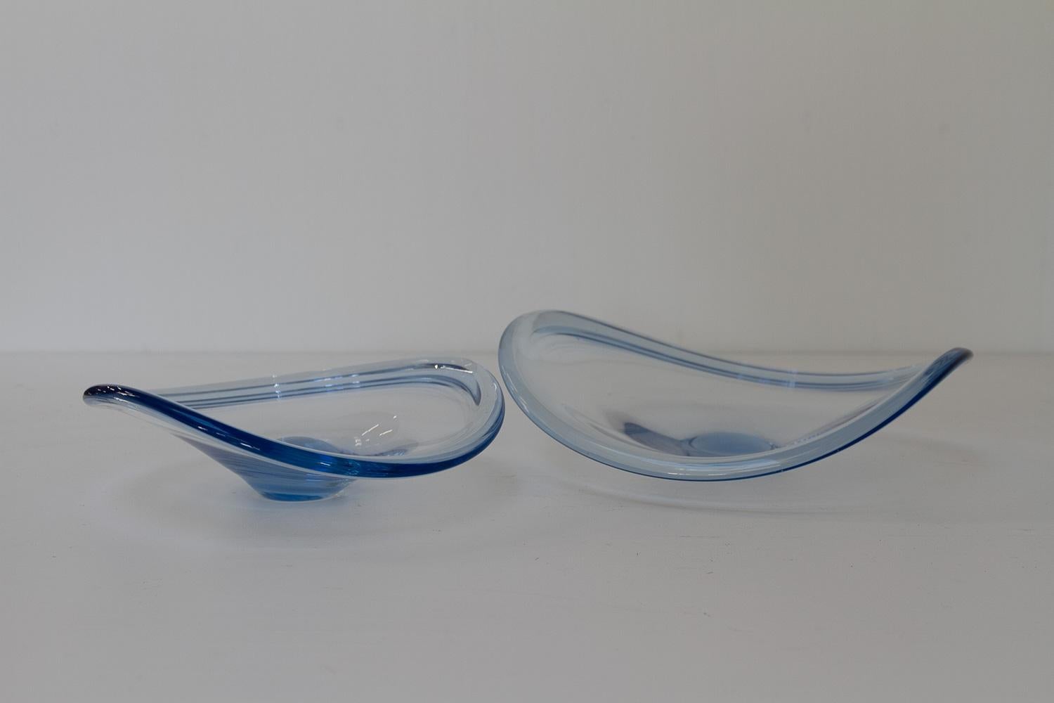 Danish Selandia Fruit Bowls by Per Lütken for Holmegaard, 1960s. Set of 2. 

Pair of Danish Scandinavian Mid-Century Modern biomorphic hand blown glass bowls.
Designed by Per Lütken in 1954 and manufactured by Holmegaard Glasværk Denmark from 1954