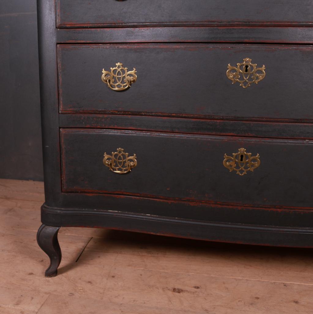 18th century pained Danish serpentine front commode with hidden narrow drawer/ slide, 1790.

Dimensions
49 inches (124 cms) wide
24.5 inches (62 cms) deep
42.5 inches (108 cms) high.