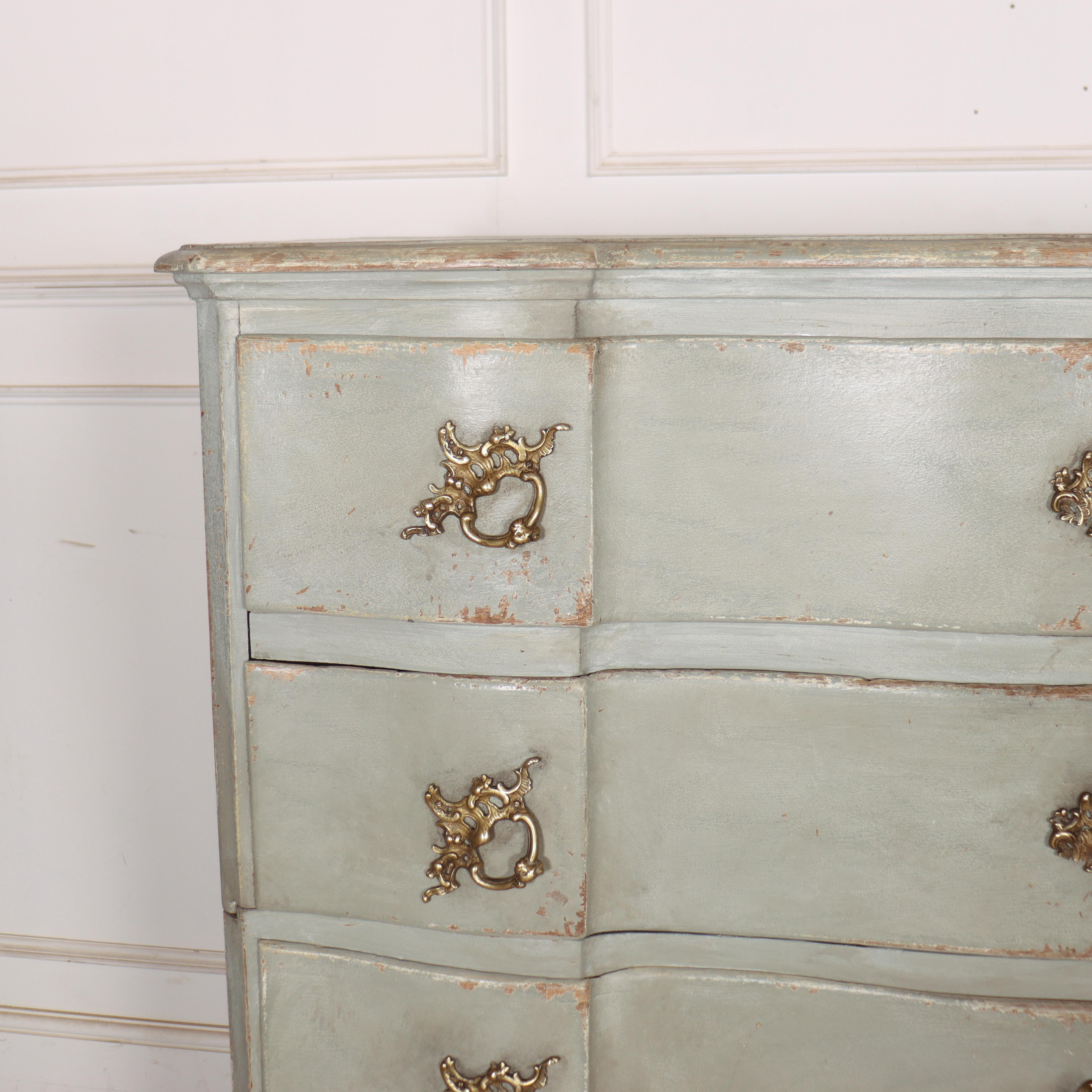 Commodo a quattro cassetti in quercia danese dipinta del XIX secolo. 1880.

Si divide in tre pezzi per la consegna. 


Riferimento interno: C


Codice: 9133

Dimensioni:
W: 51