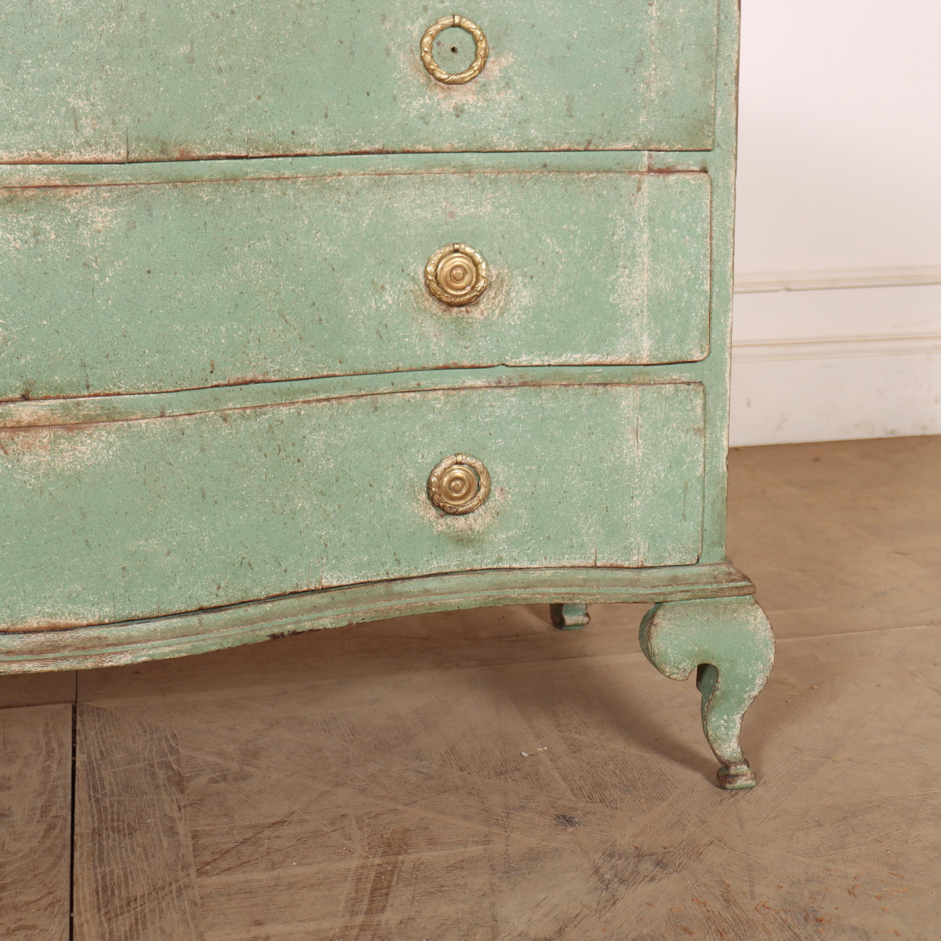 Commode danoise à façade serpentine Bon état - En vente à Leamington Spa, Warwickshire