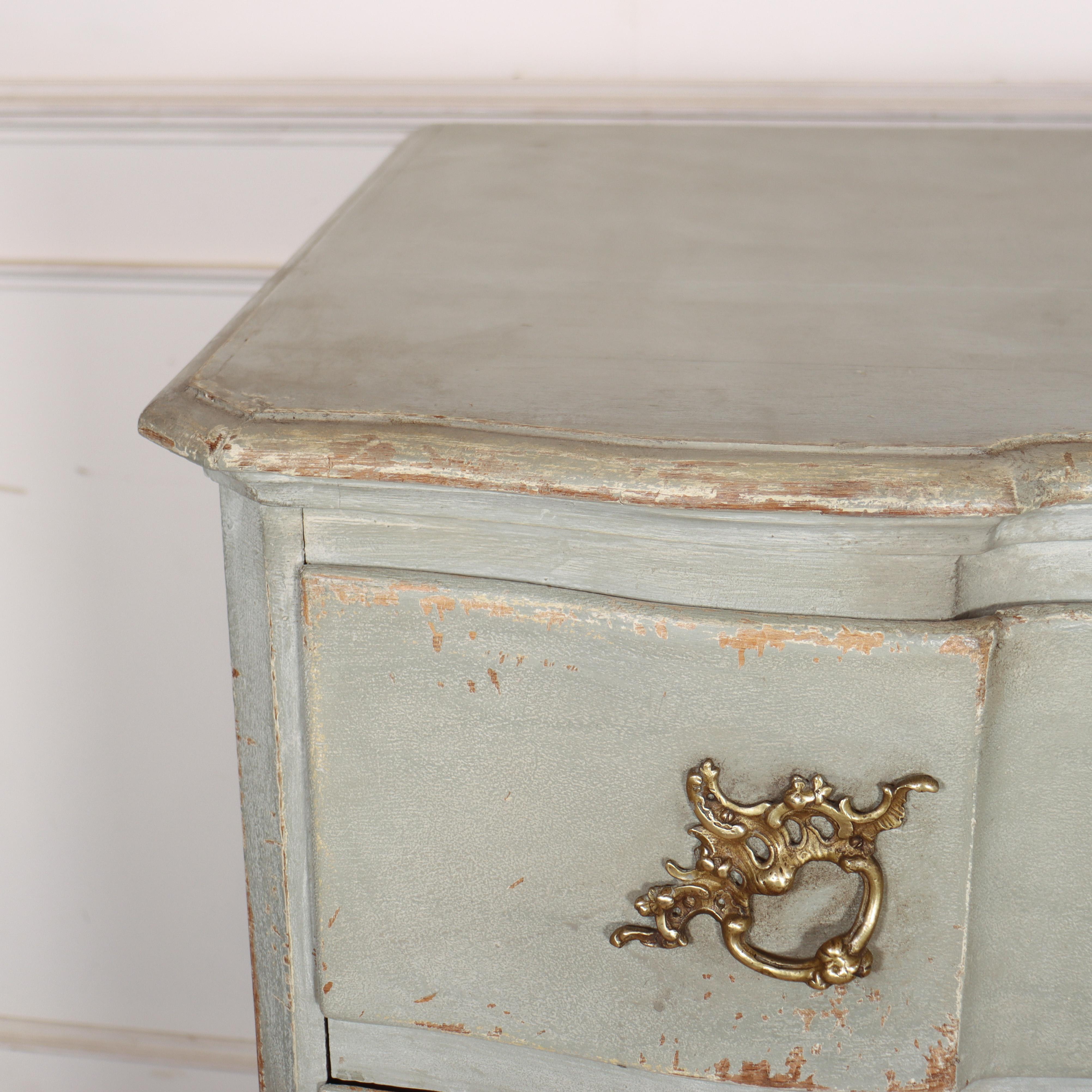 Quercia Commode danese a serpentina in vendita