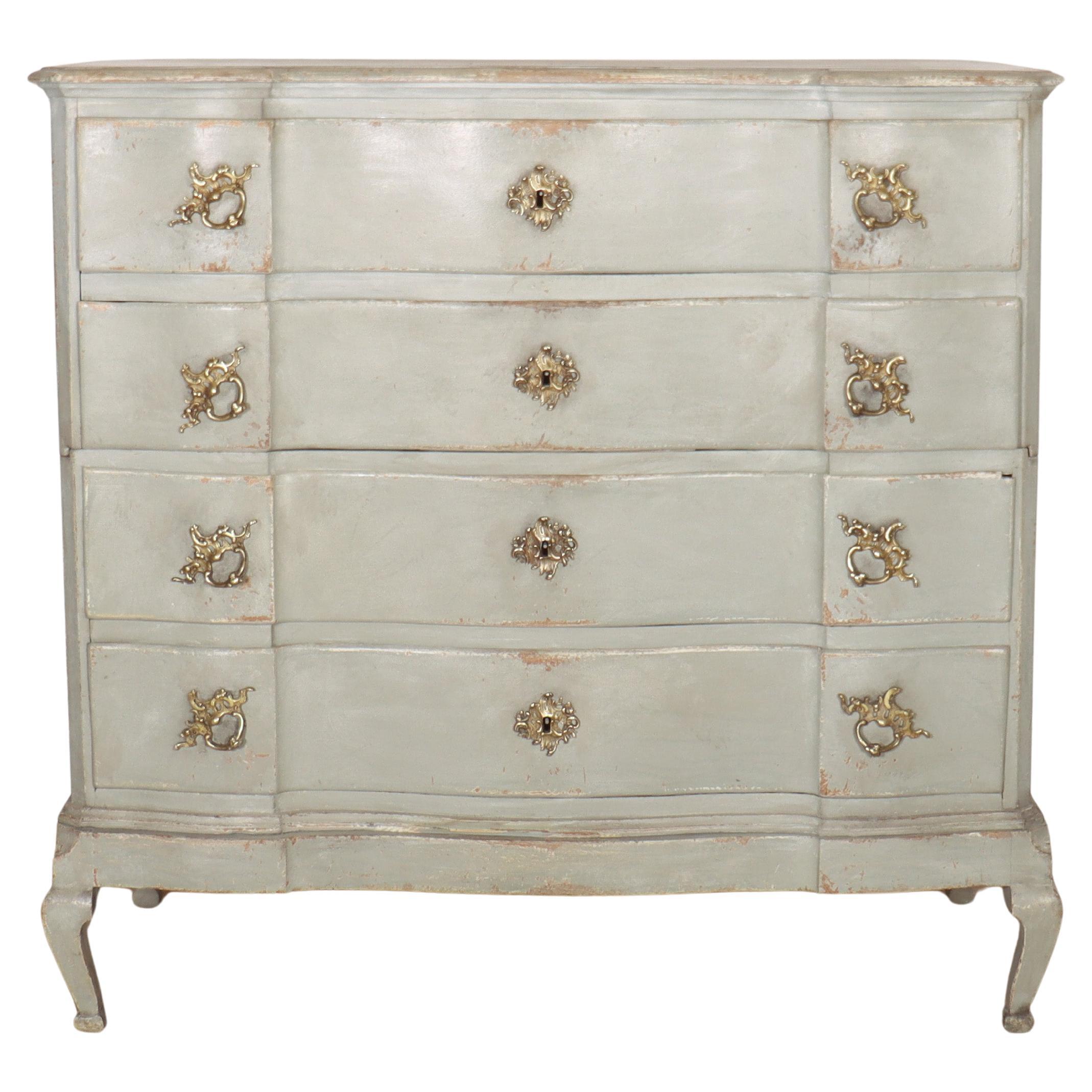 Dänische Serpentinenfrontkommode