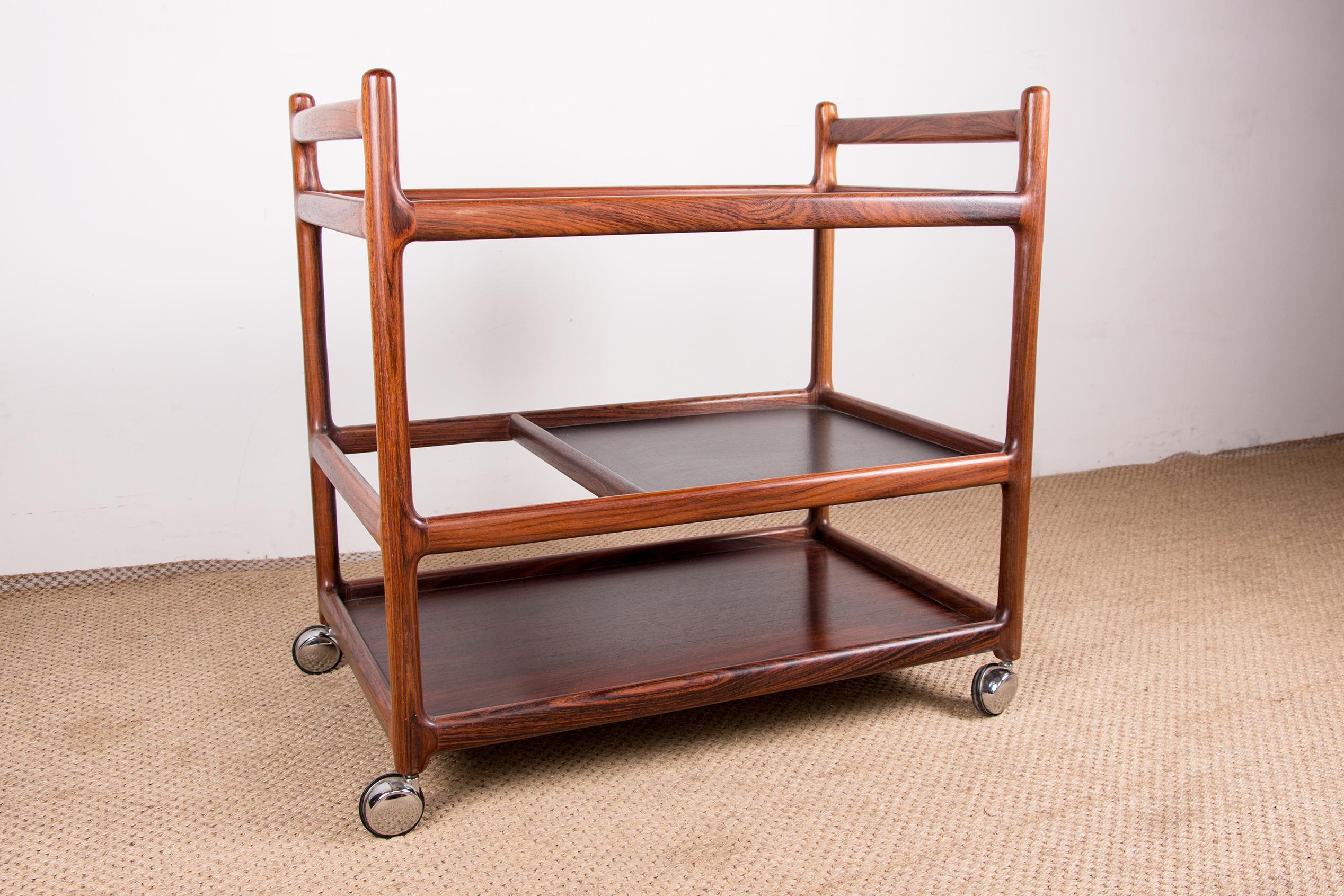 Superb Scandinavian trolley, on 3 levels with a bottle rack on the intermediate level. Rosewood and Formica tops. Refined design, very good manufacturing quality and very functional.