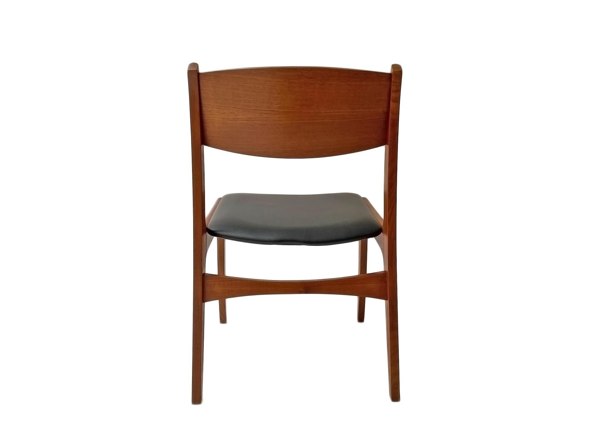 Mid-20th Century Danish Set of 4 Teak and Black Vinyl Dining Chairs, Mid Century 1960s For Sale