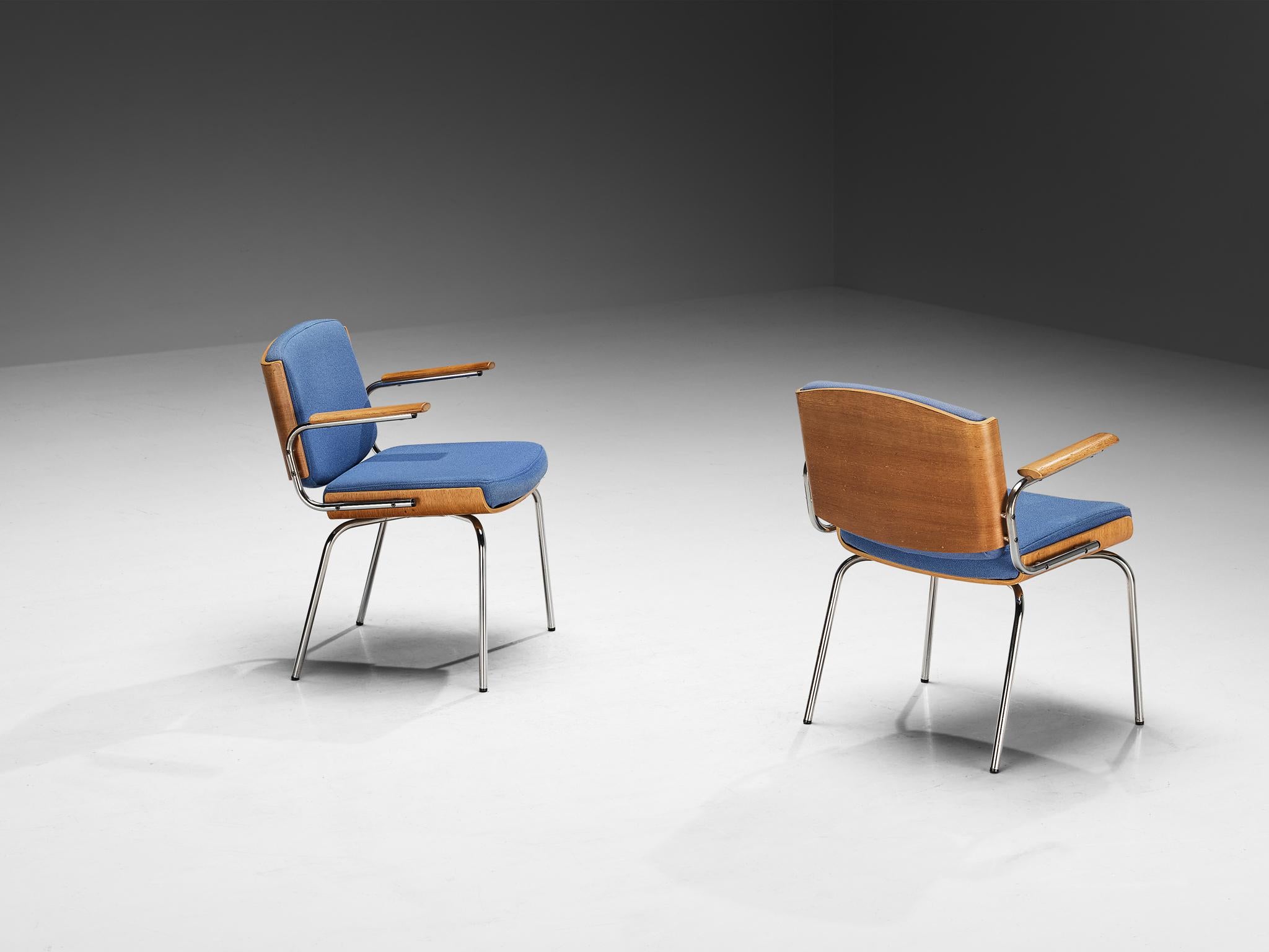Ensemble danois de huit fauteuils en chêne et chrome avec tapisserie bleue  en vente 4