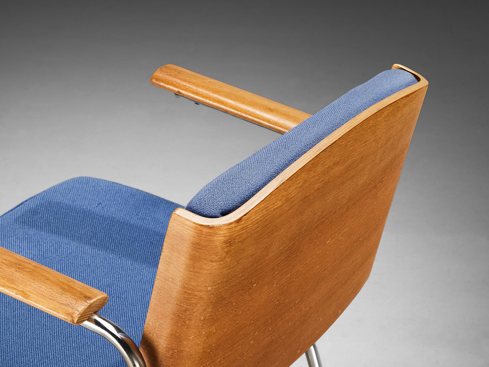 Dänisches Set aus acht Sesseln aus Eiche und Chrom mit blauer Polsterung  (Ende des 20. Jahrhunderts) im Angebot