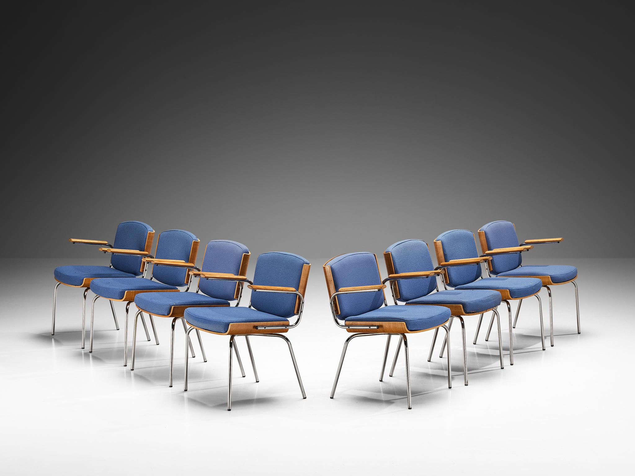 Dänisches Set aus acht Sesseln aus Eiche und Chrom mit blauer Polsterung  im Angebot 1