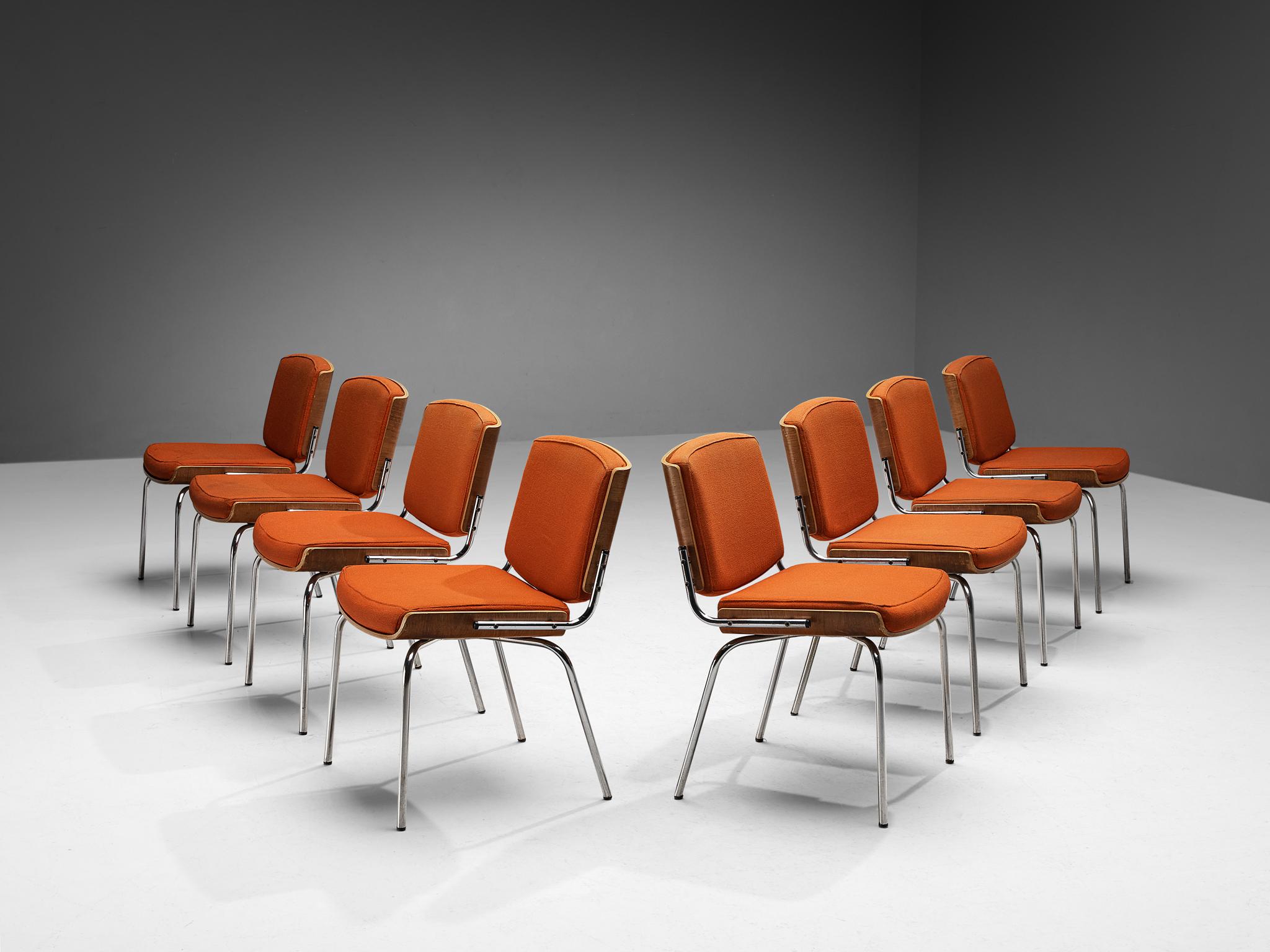 Duba Møbelindustri, ensemble de huit chaises de salle à manger, contreplaqué plié de chêne, métal chromé, tissu Danemark, années 1970. 

Ensemble de huit chaises de salle à manger danoises fabriquées dans les années 1970. L'ensemble de la