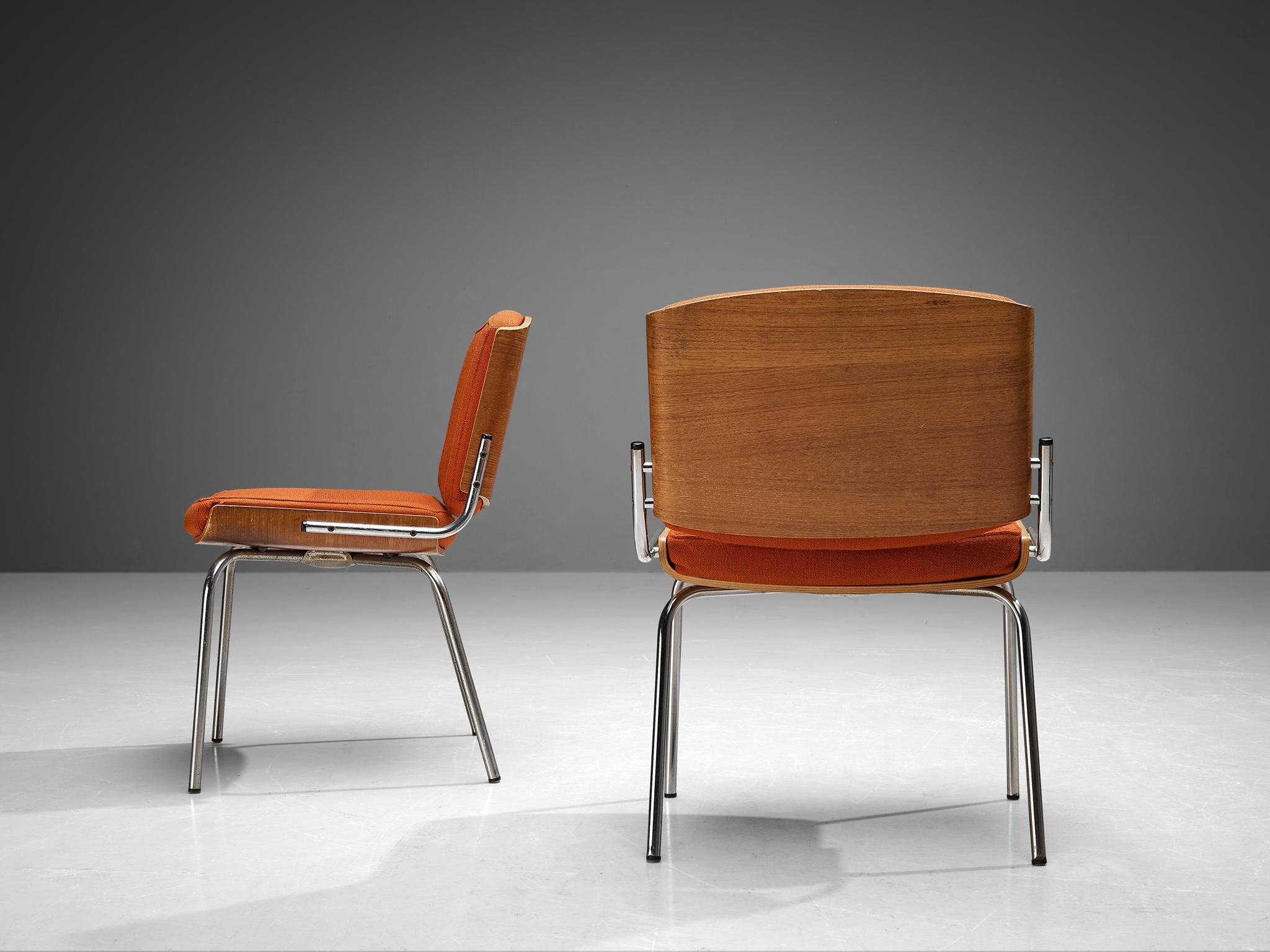 Fin du 20e siècle Ensemble danois de huit chaises de salle à manger en chêne et tapisserie rouge  en vente