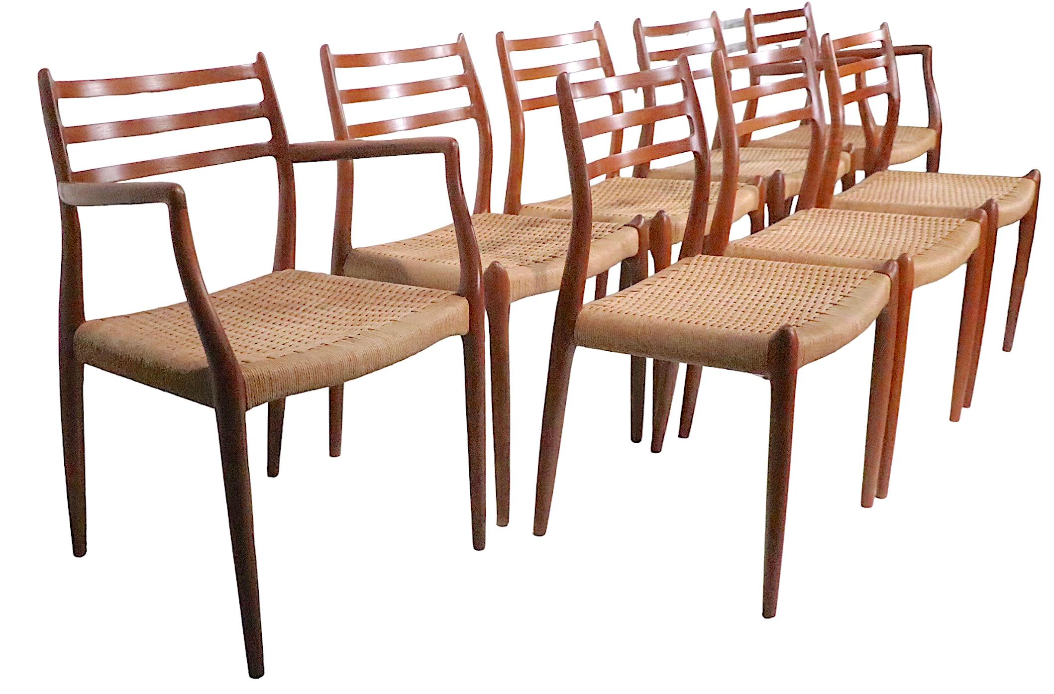 Scandinavo moderno Set danese di otto sedie da pranzo in teak di Neils Moller / J.L.Moller, circa anni '60 in vendita