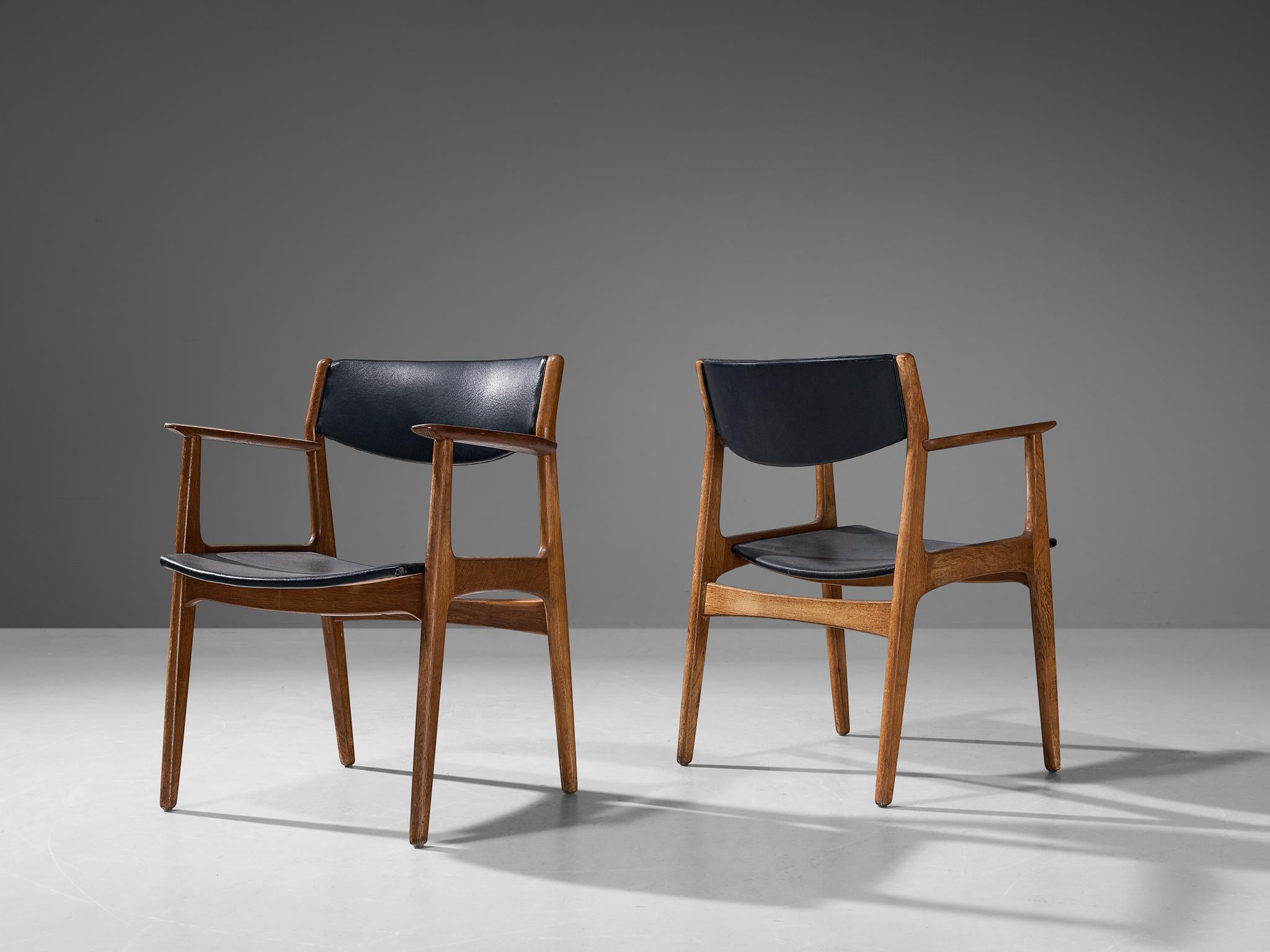 Ensemble danois de quatre fauteuils en Oak Oak et simili cuir noir en vente 3