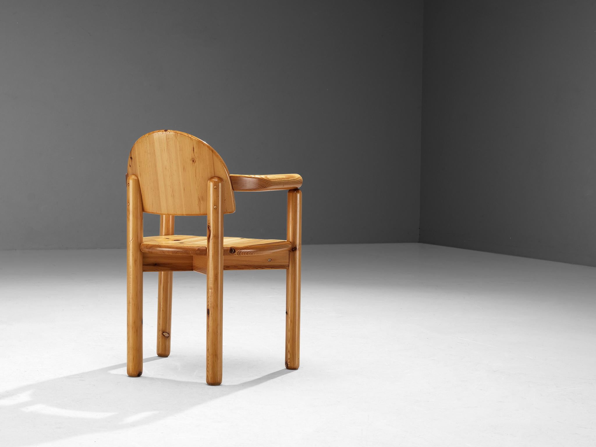 Ensemble danois de quatre fauteuils en pin massif  en vente 3