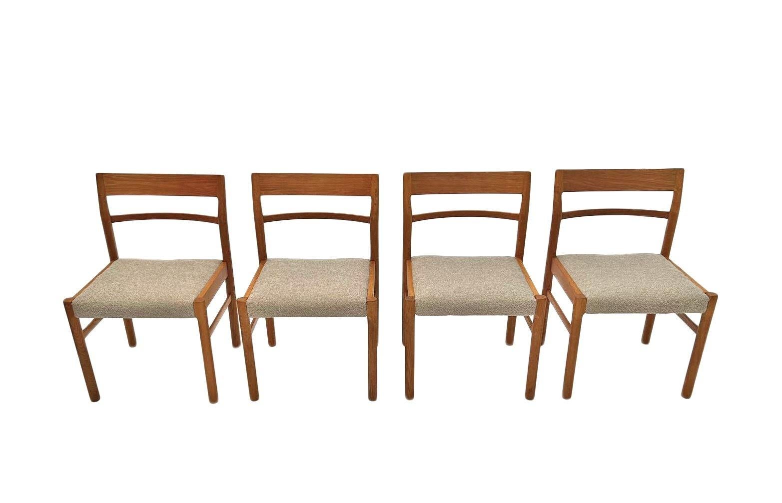 A beautiful set of 4 oak and cream boucle wool dining chairs, these would make a stylish addition to any dining area.

The chairs have wide seat pads and sculptured timber backrests for enhanced comfort. A striking piece of classically designed