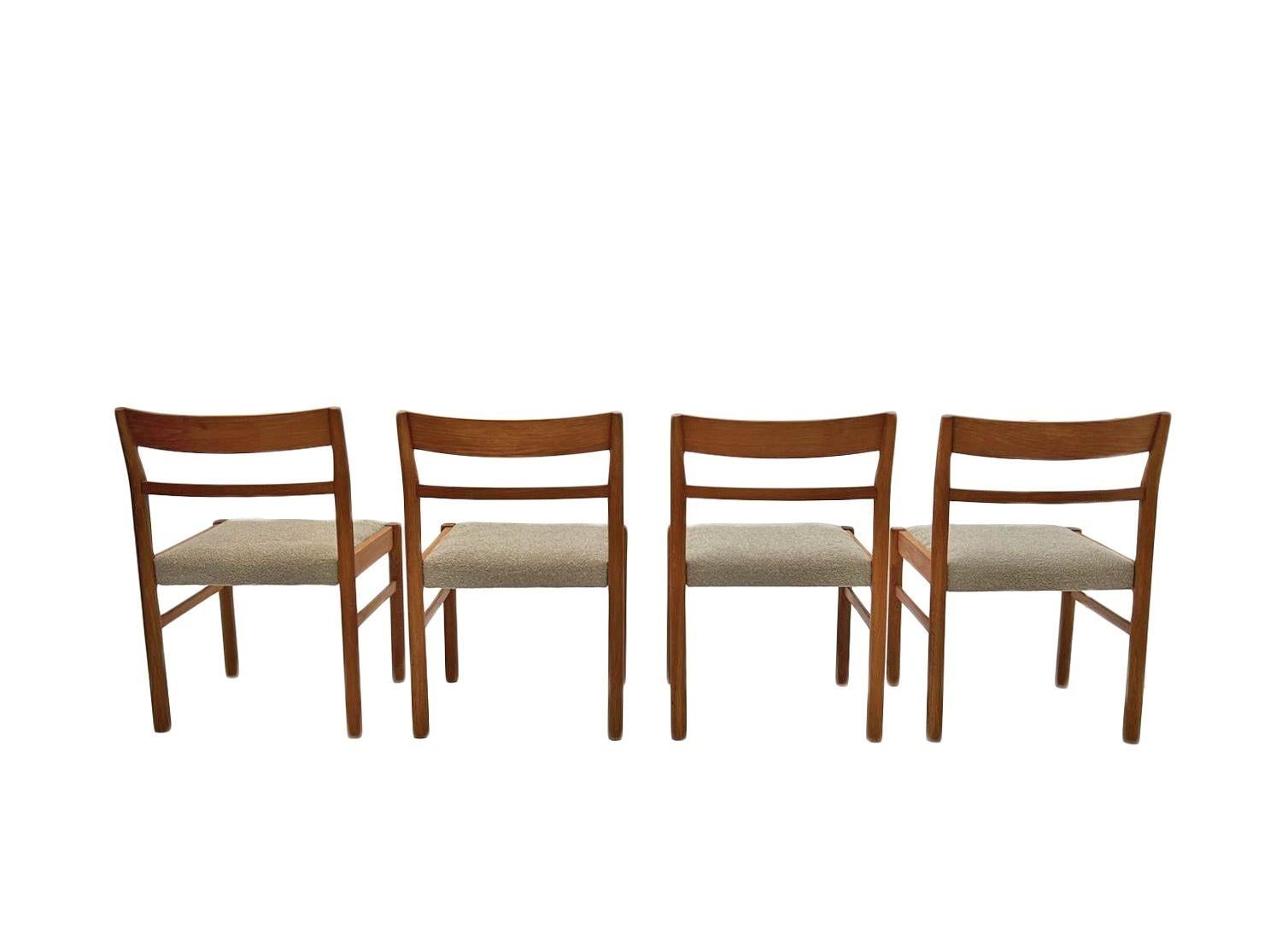 Danish Set of Four Oak and Cream Bouclé Wool Dining Chairs Midcentury, 1960s In Excellent Condition In London, GB