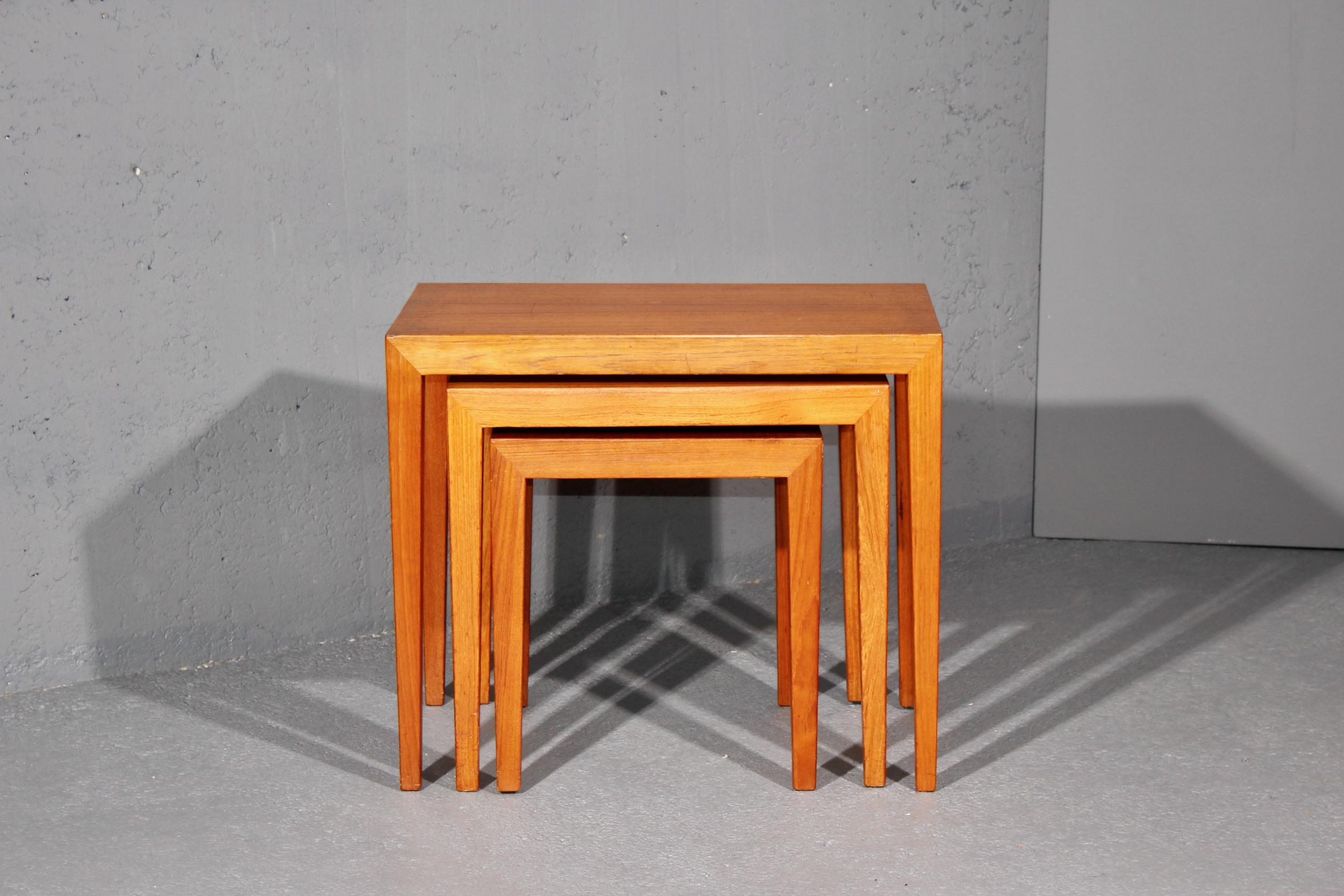 Dänisches Set von Gigogne Tisch (Holz) im Angebot