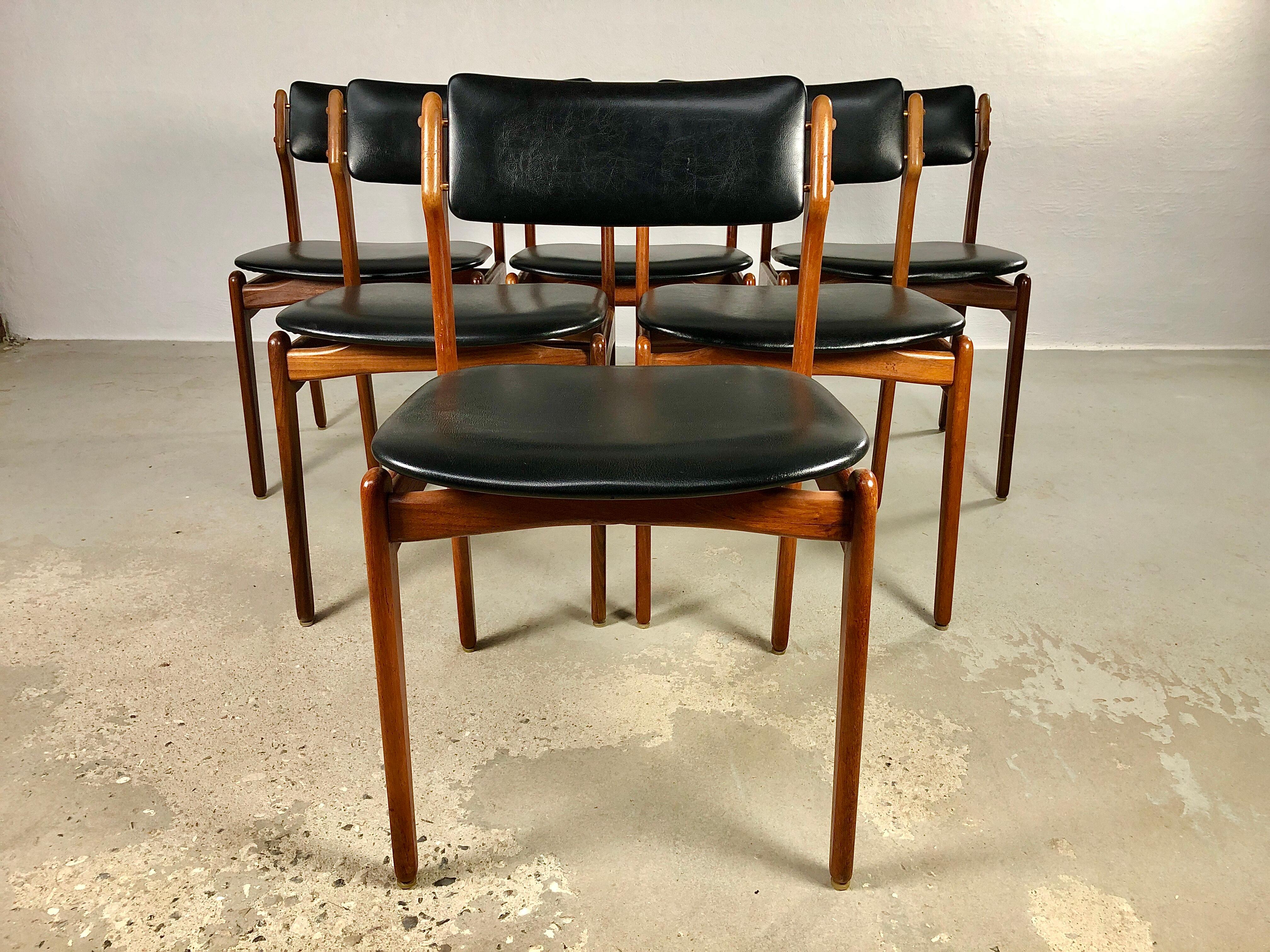 Danish set of 6 fully restored and reupholstered Erik Buch teak dining chairs 

The chairs feature simple yet elegant shapes with their straight forward lines combined with Erik Buchs organic shapes in the wooden details around the backrests and