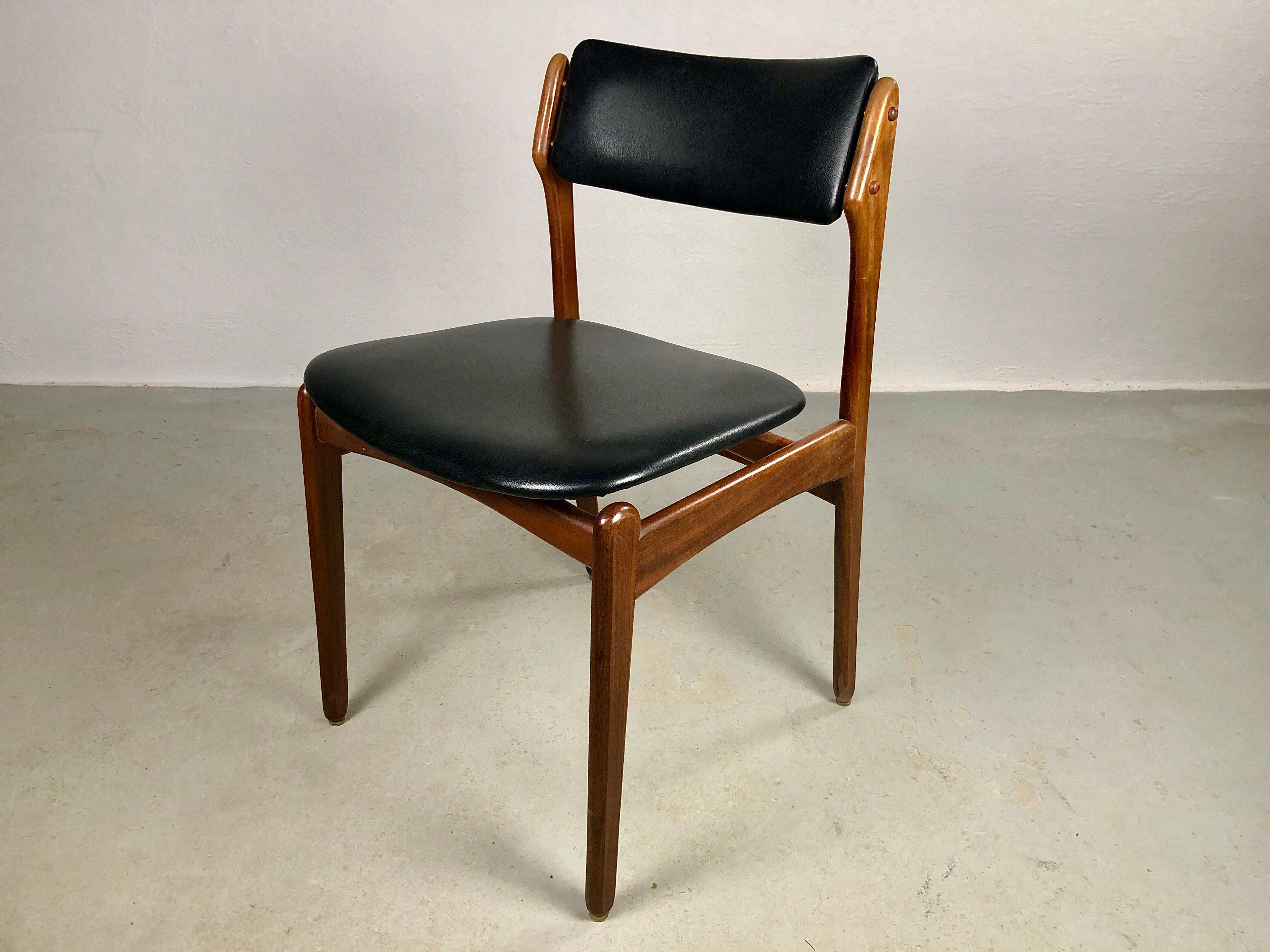 Danish Set of Six Fully Restored and Reupholstered Erik Buch Teak Dining Chairs In Good Condition For Sale In Knebel, DK