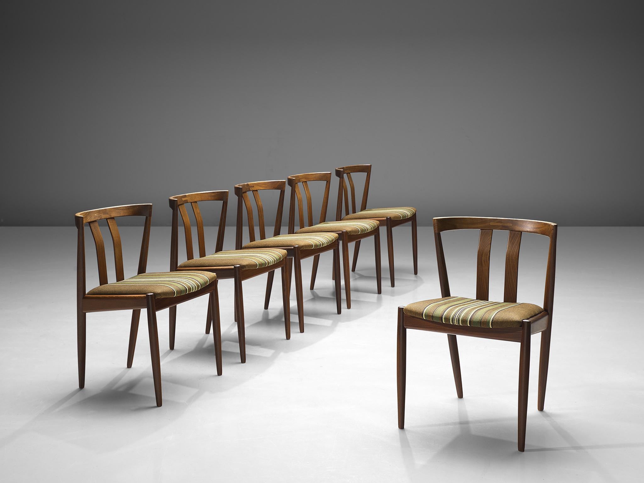 Six chairs, teak and wool, Denmark, 1960s

Elegant set of six Danish dining chairs featuring an open back with two slats, diagonal back legs that run all the way through to the backrest. This set is playful and dynamic yet also bears traits of