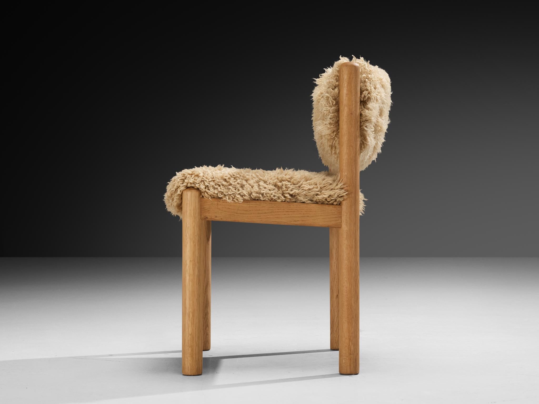 Set di dieci sedie da pranzo danesi in Oak e pelle di pecora in vendita 2