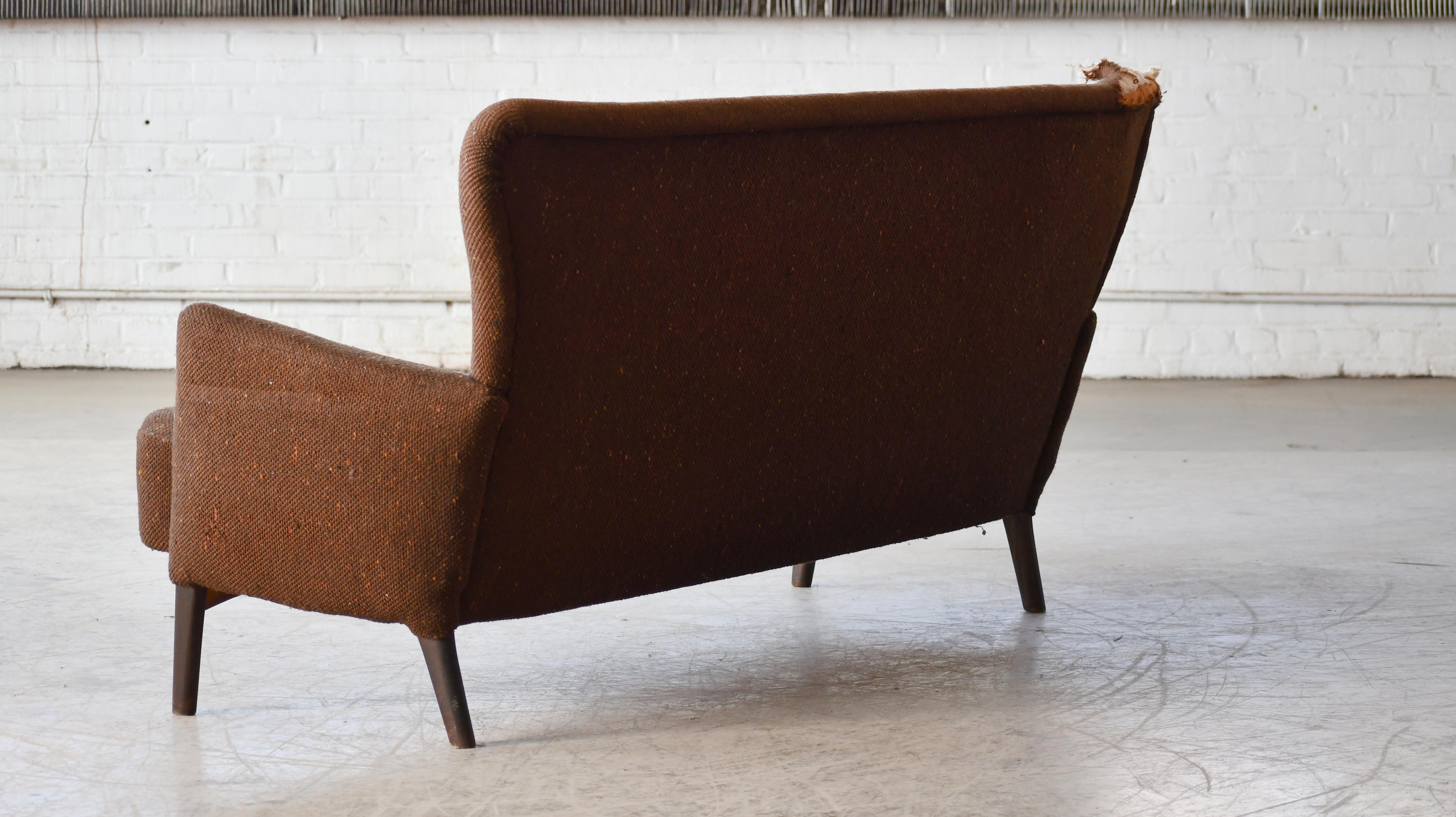 Danish Settee from Mid-1950's in Beech and Wool by Fritz Hansen For Sale 4