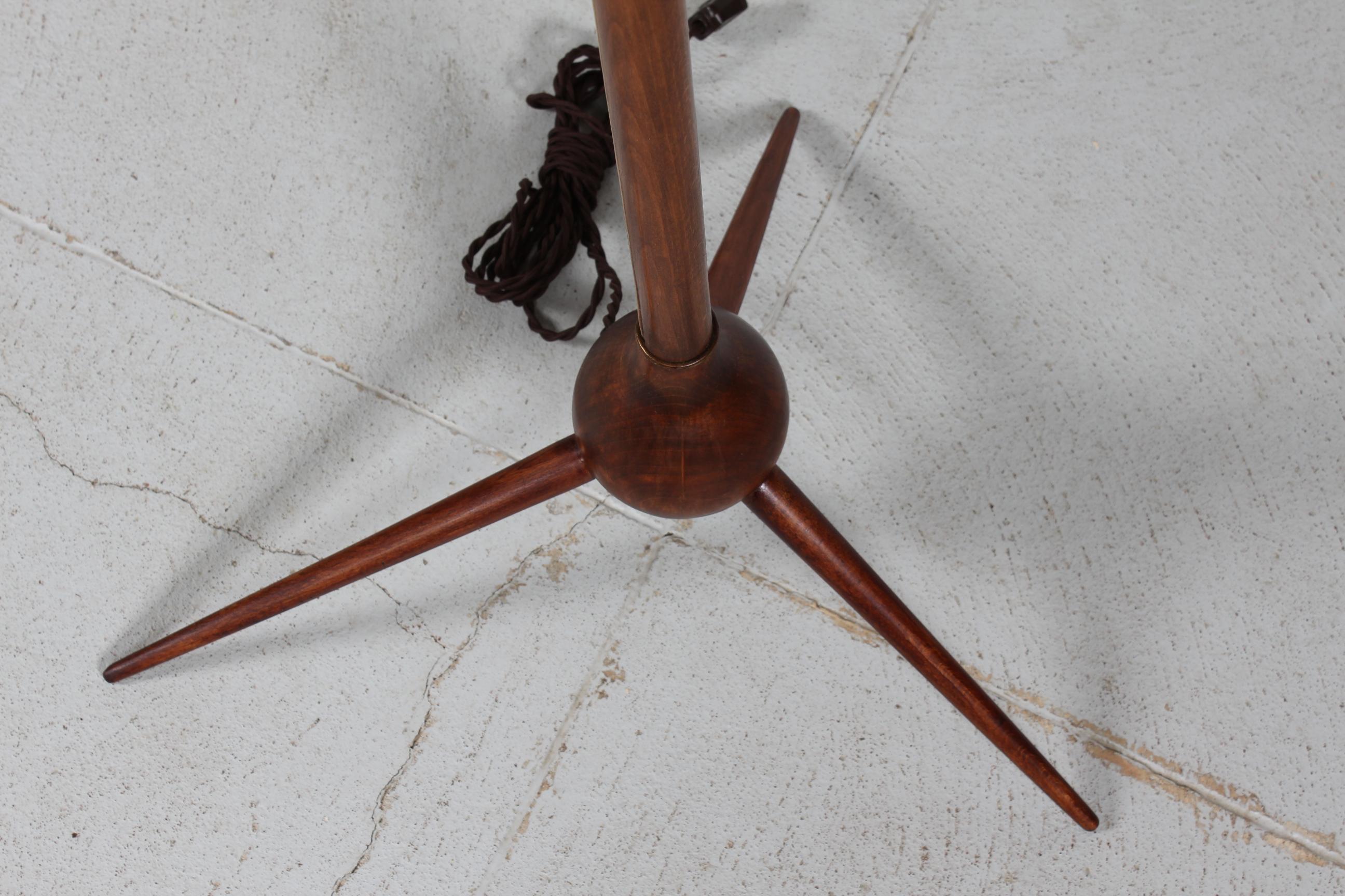 Danish Severin Hansen Jr. Bridge Tripod Floor Lamp with Le Klint Shade 1950s In Good Condition For Sale In Silkeborg, Silkeborg