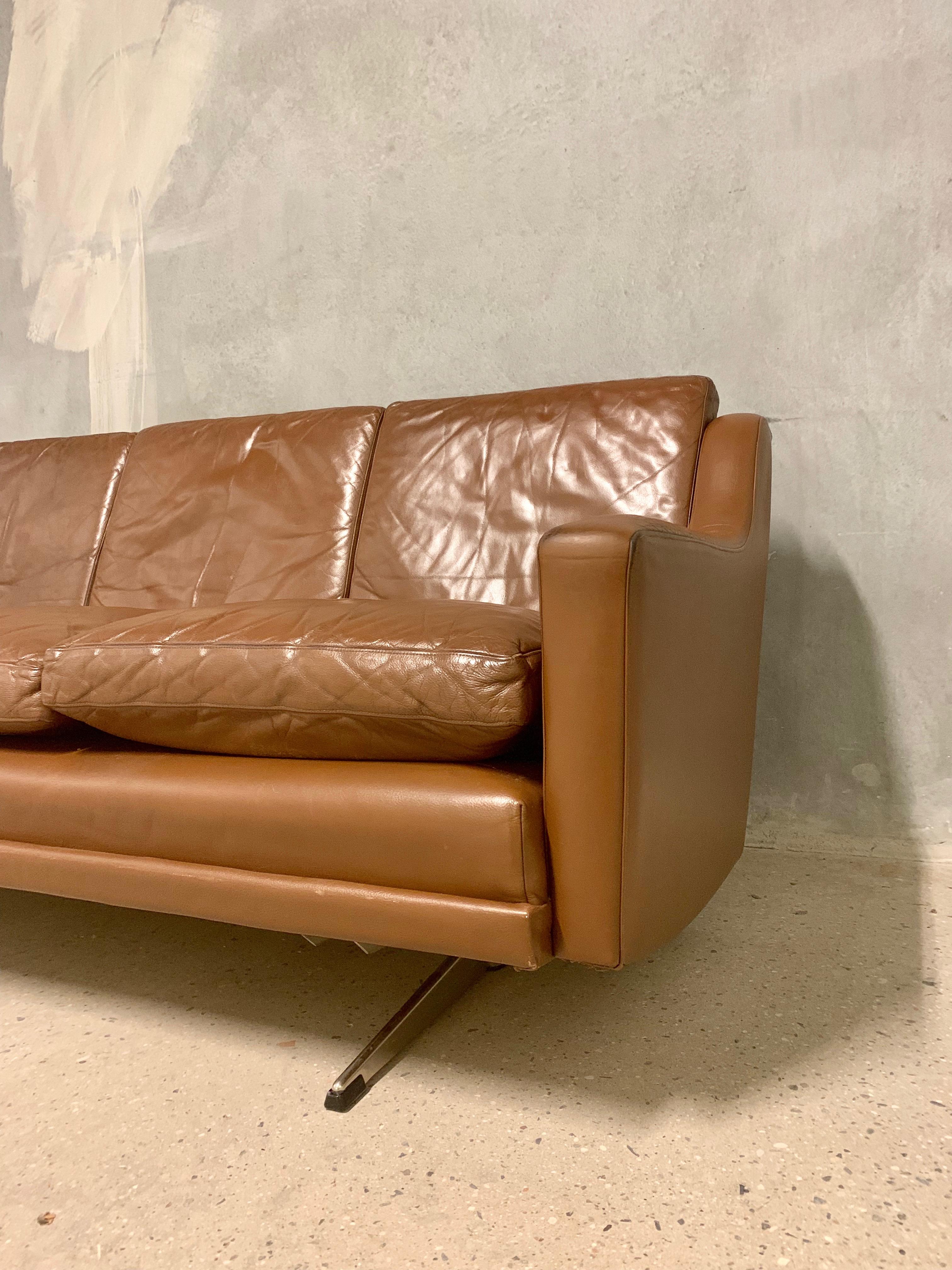Danish Shaker Three-Seat Leather Sofa In Good Condition In Copenhagen, DK