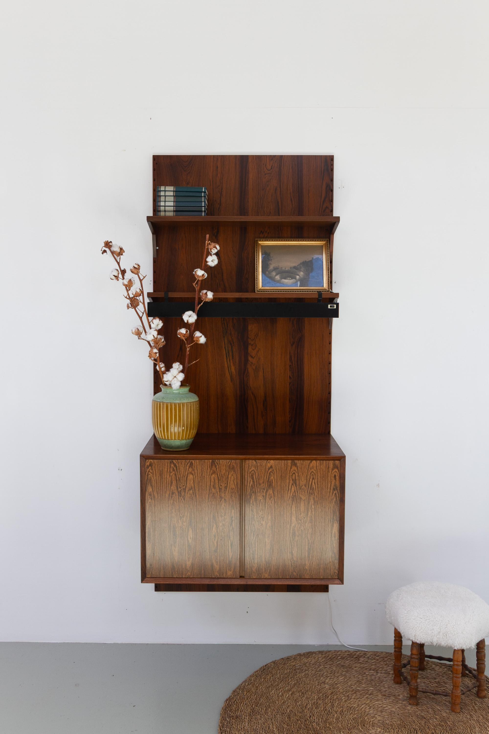 Lampada da scaffale danese di Poul Cadovius per Cado, 1960.

Illuminazione originale Scandinavian Mid-Century Modern Model RS 80 progettata per Cado Shelving Systems Danimarca 1960. Si tratta di accessori originali venduti insieme ai pensili Cado e