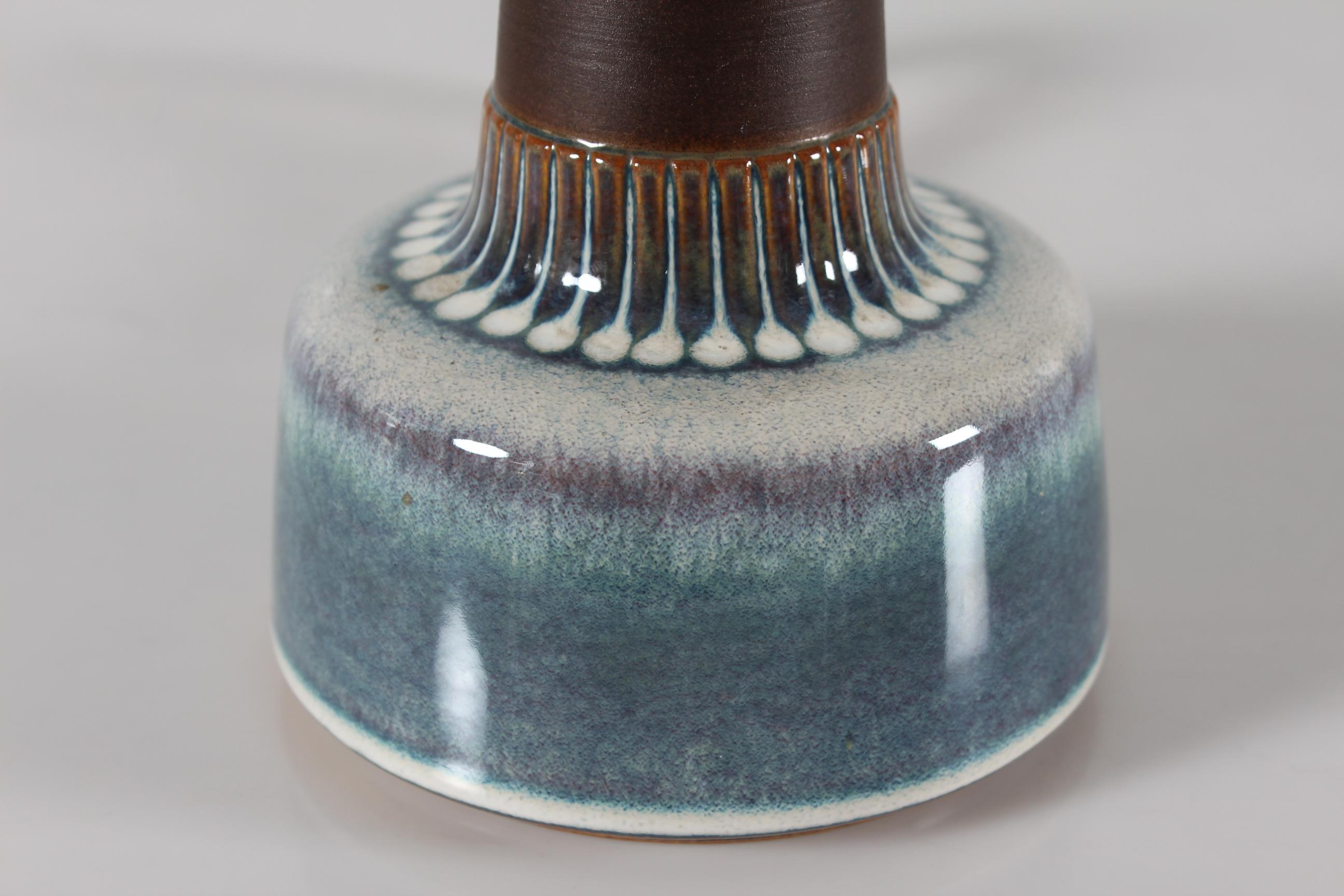 Mid-Century Modern Lampe de table danoise en céramique Søholm brun bleu violet par Einar Johansen, années 1960 en vente