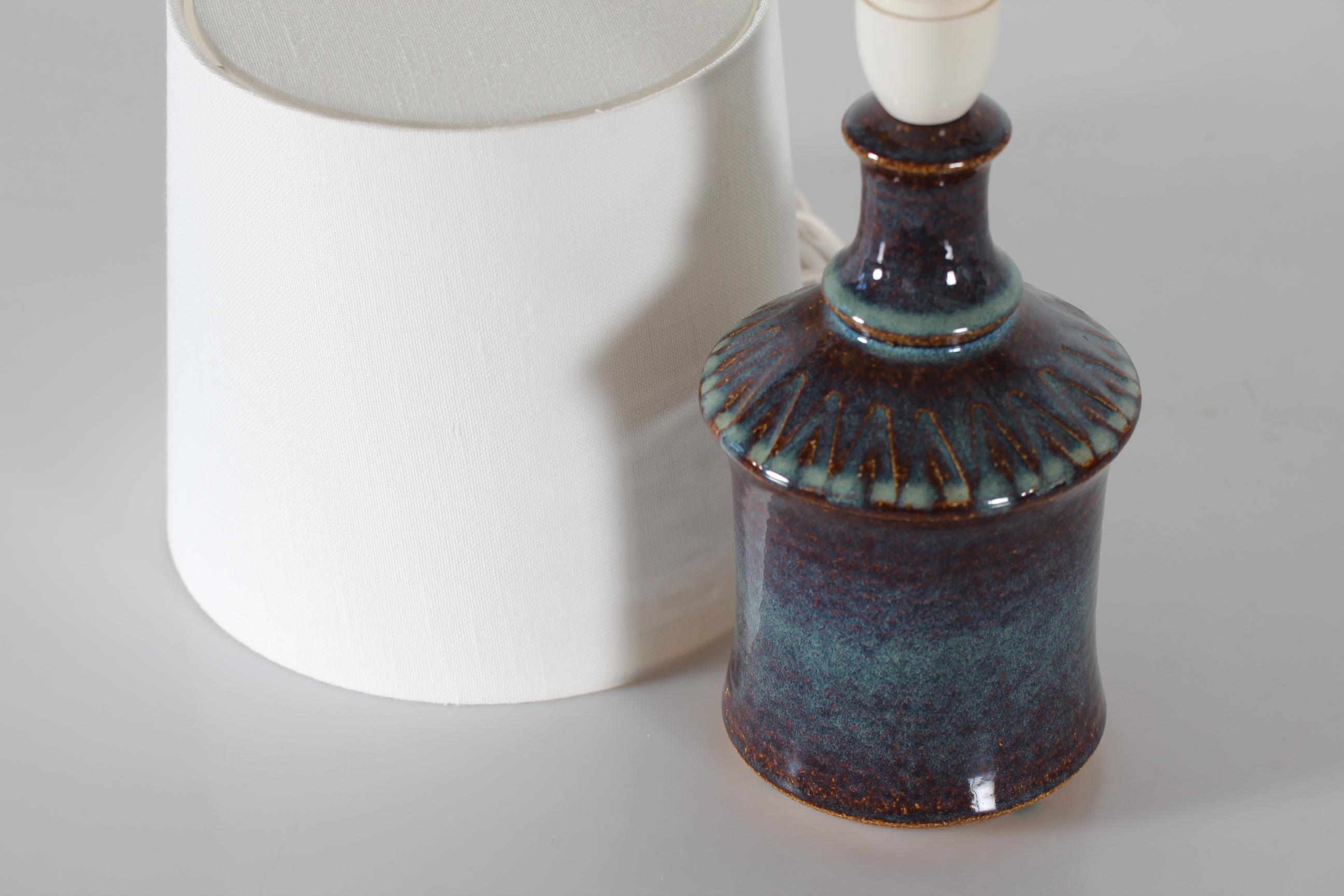 Lampe de table danoise en céramique Søholm avec glaçure bleue et turquoise et nouvel abat-jour, années 1960 en vente 3