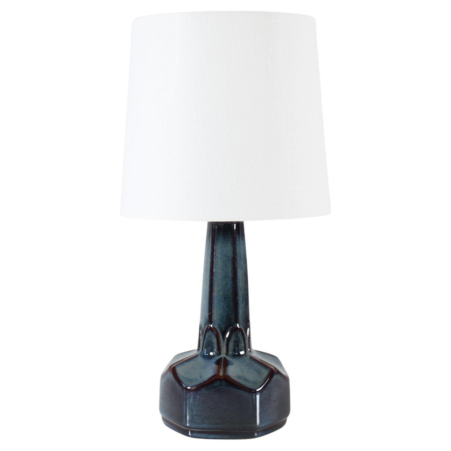 Petite lampe de table danoise Søholm par Einar Johansen, glaçure bleue Milieu du siècle dernier