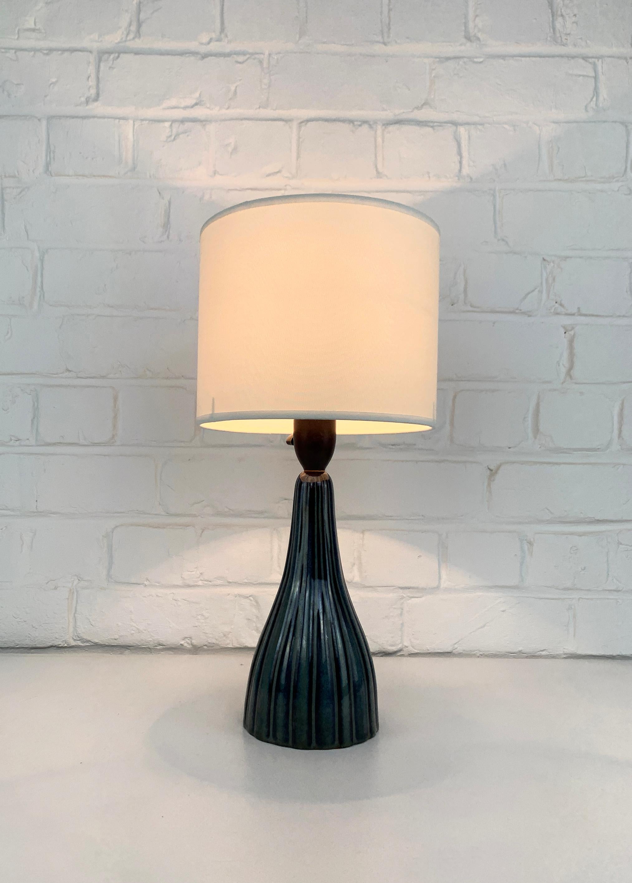 Céramique Lampe de table danoise en céramique Søholm Stentøj à motif de rayures bleues Modernity en vente