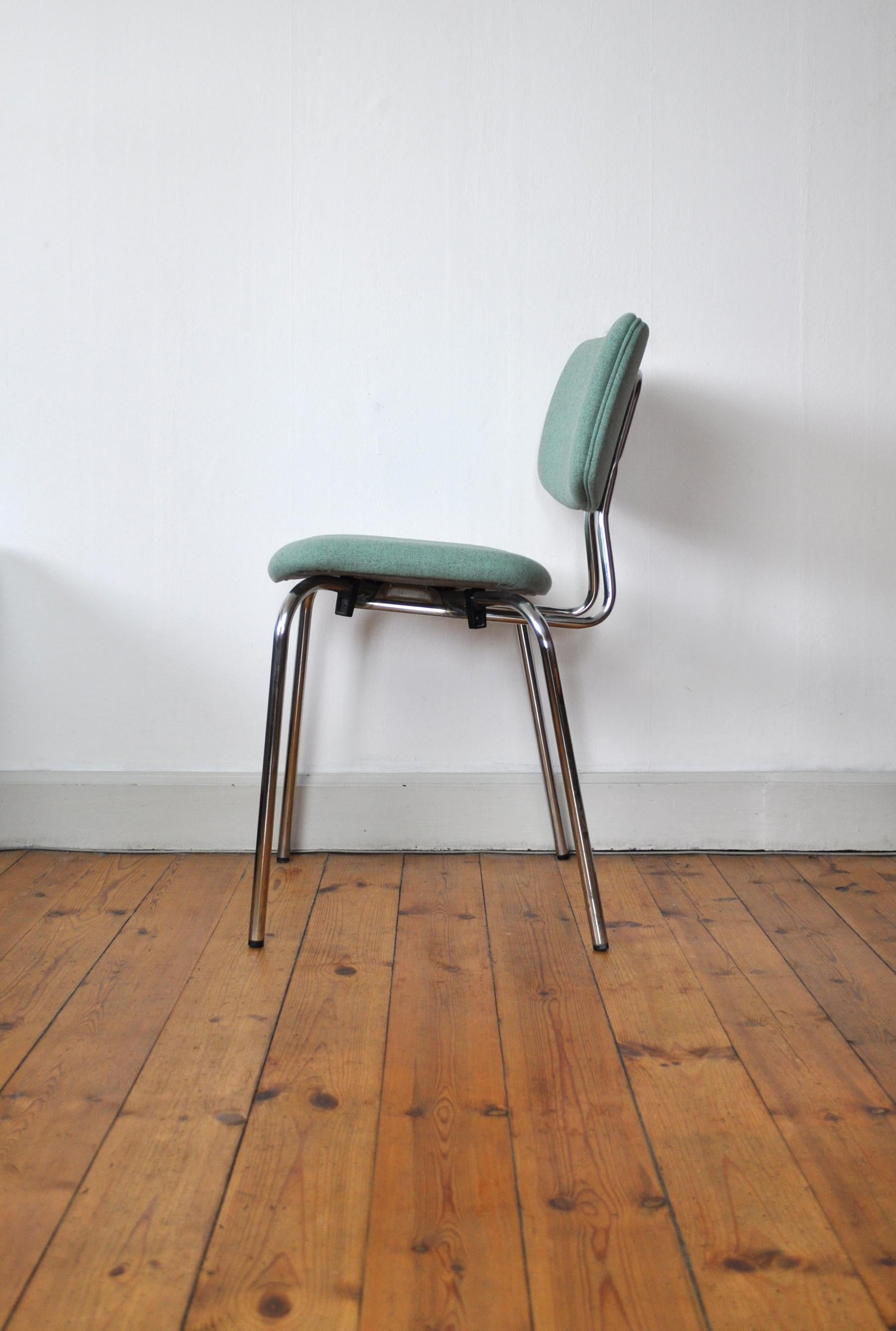 Danish side or dining chair by Duba produced, 1970.
Chromed frame and new Kvadrat upholstery.

Nice vintage condition, signs of wear consistent with age and use.

Dimensions:
Height 75.5 cm
Width 44 cm (seat)
Depth 48 cm
Seat height 47 cm.