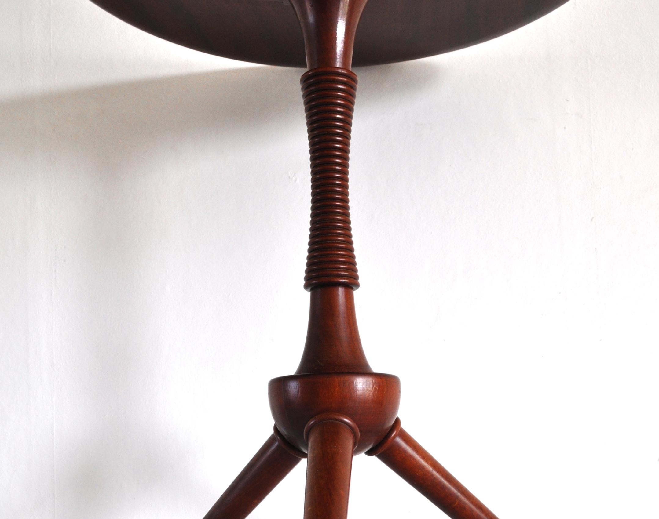 Danish Side Table in Solid Mahogany by Cabinetmaker Frits Henningsen In Good Condition In Vordingborg, DK