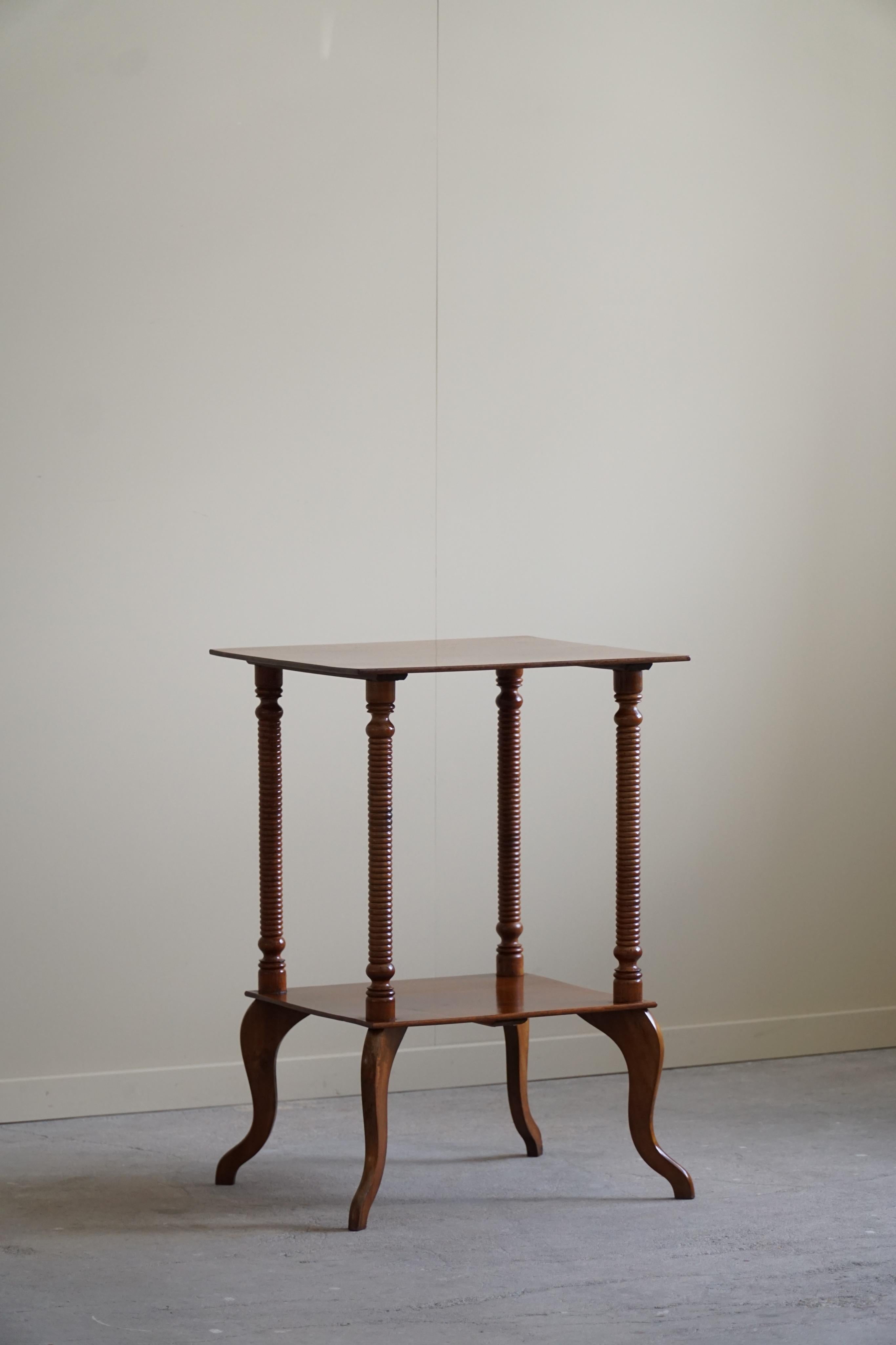 Baroque Table d'appoint danoise avec pieds finement sculptés, début du 20ème siècle en vente