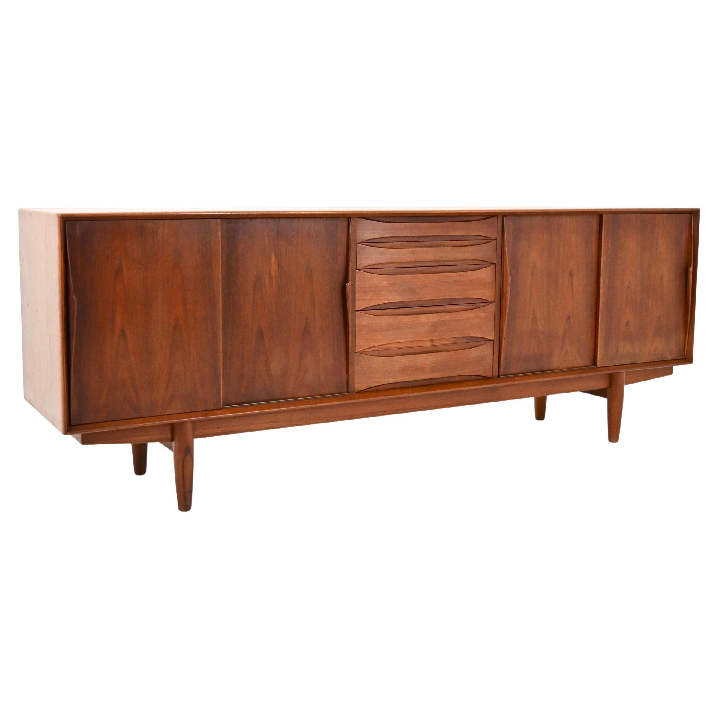 Buffet danois d'Arne Vodder pour Dyrlund, années 1960