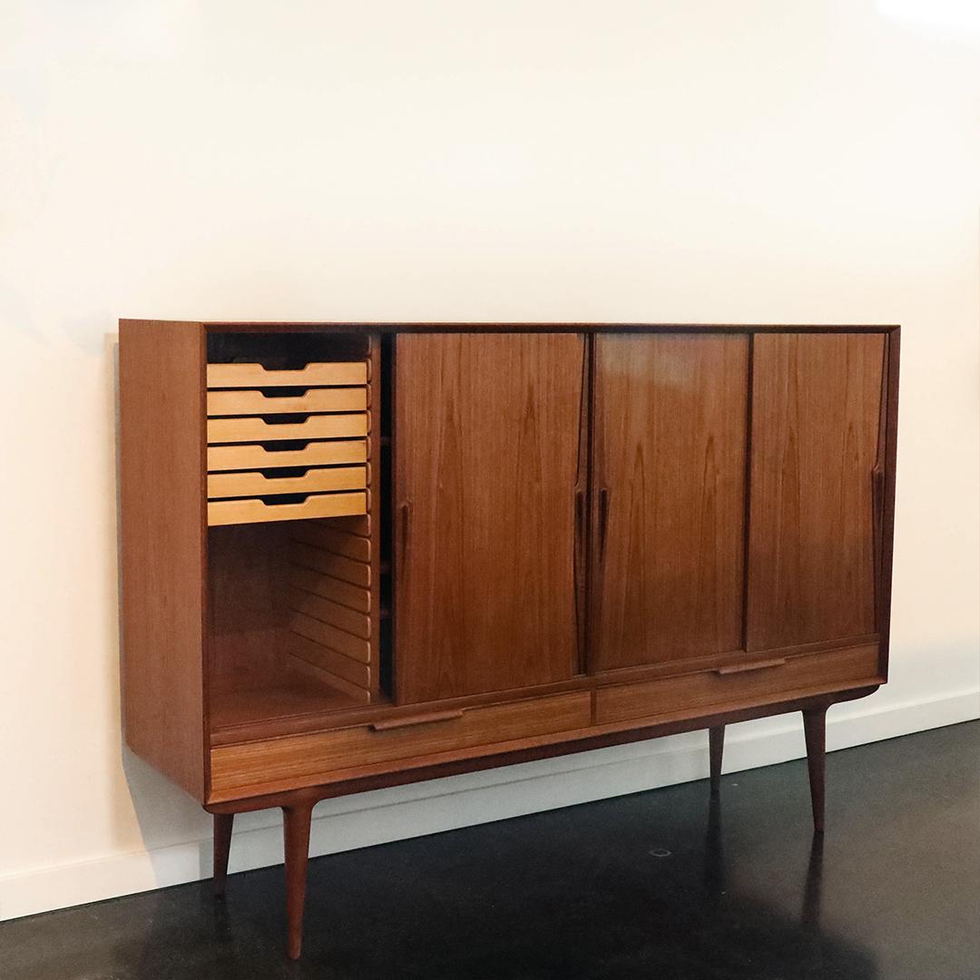 Dänisches Sideboard von Omann Jun Verkaufspreis im Zustand „Gut“ im Angebot in Dallas, TX
