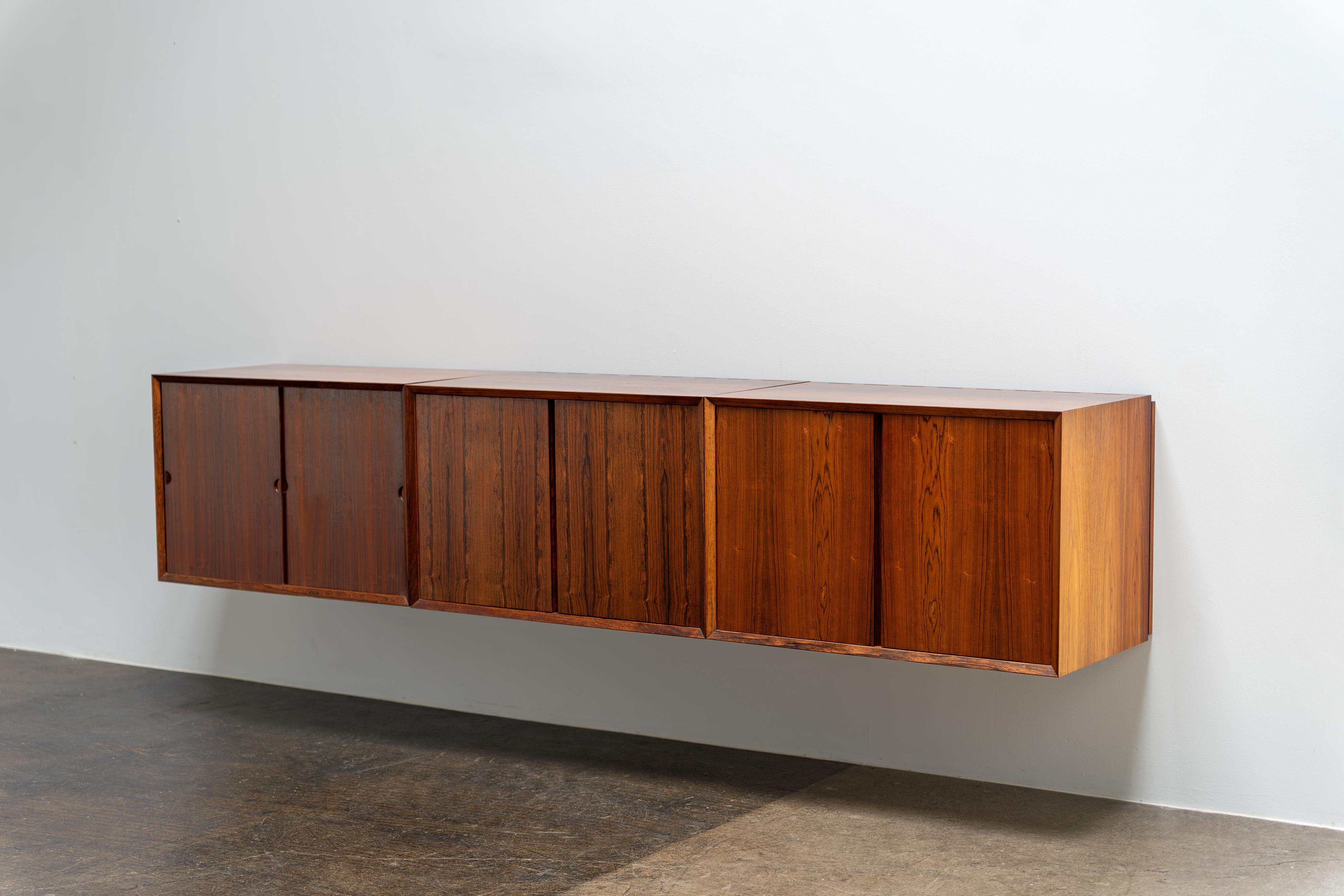 Scandinave moderne Enfilade danois mural en bois de rose de Poul Cadovius, années 1960