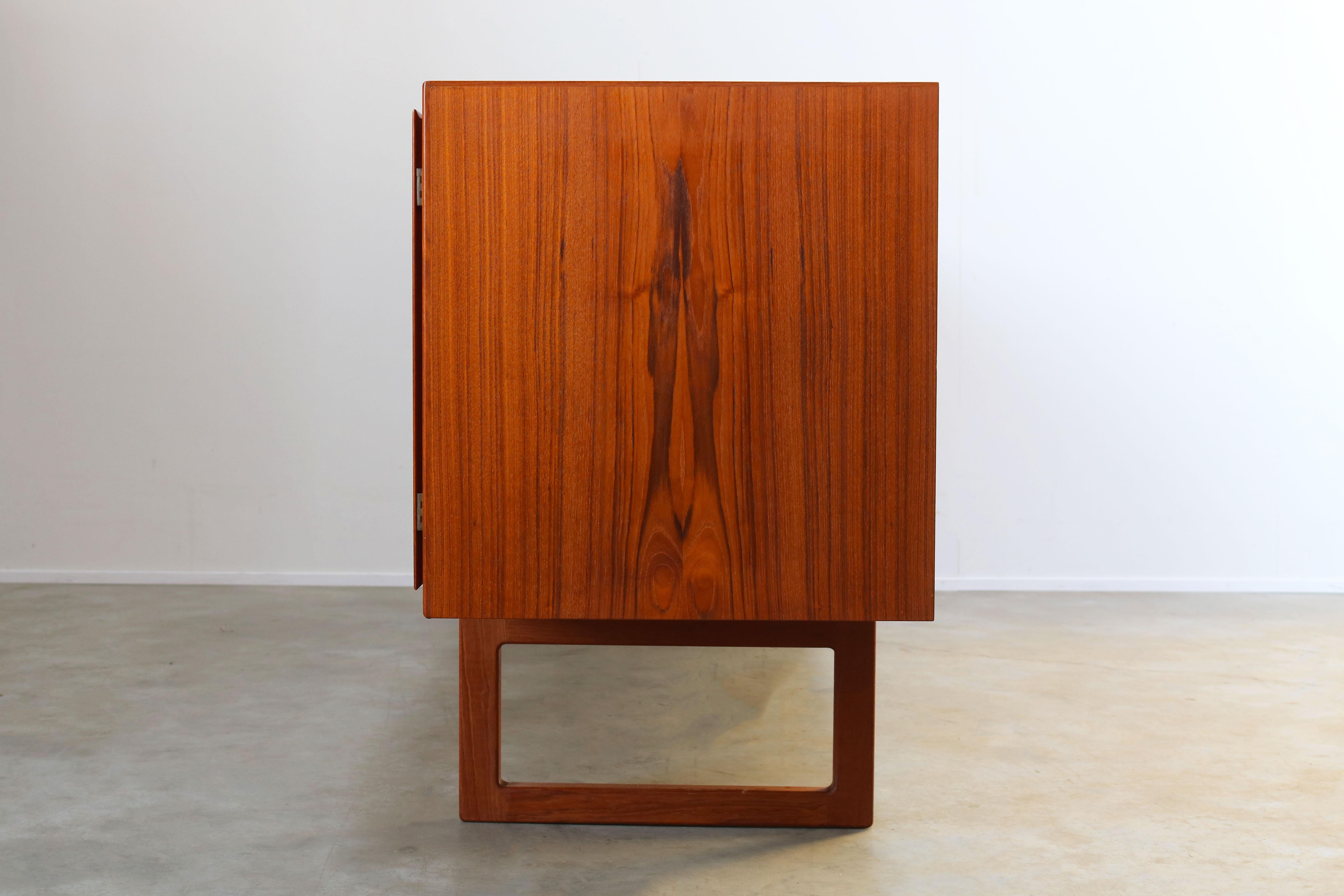 Danish sideboard / Credenza MK511 by Arne Hovmand Olsen for Mogens Kold in Teak	 10