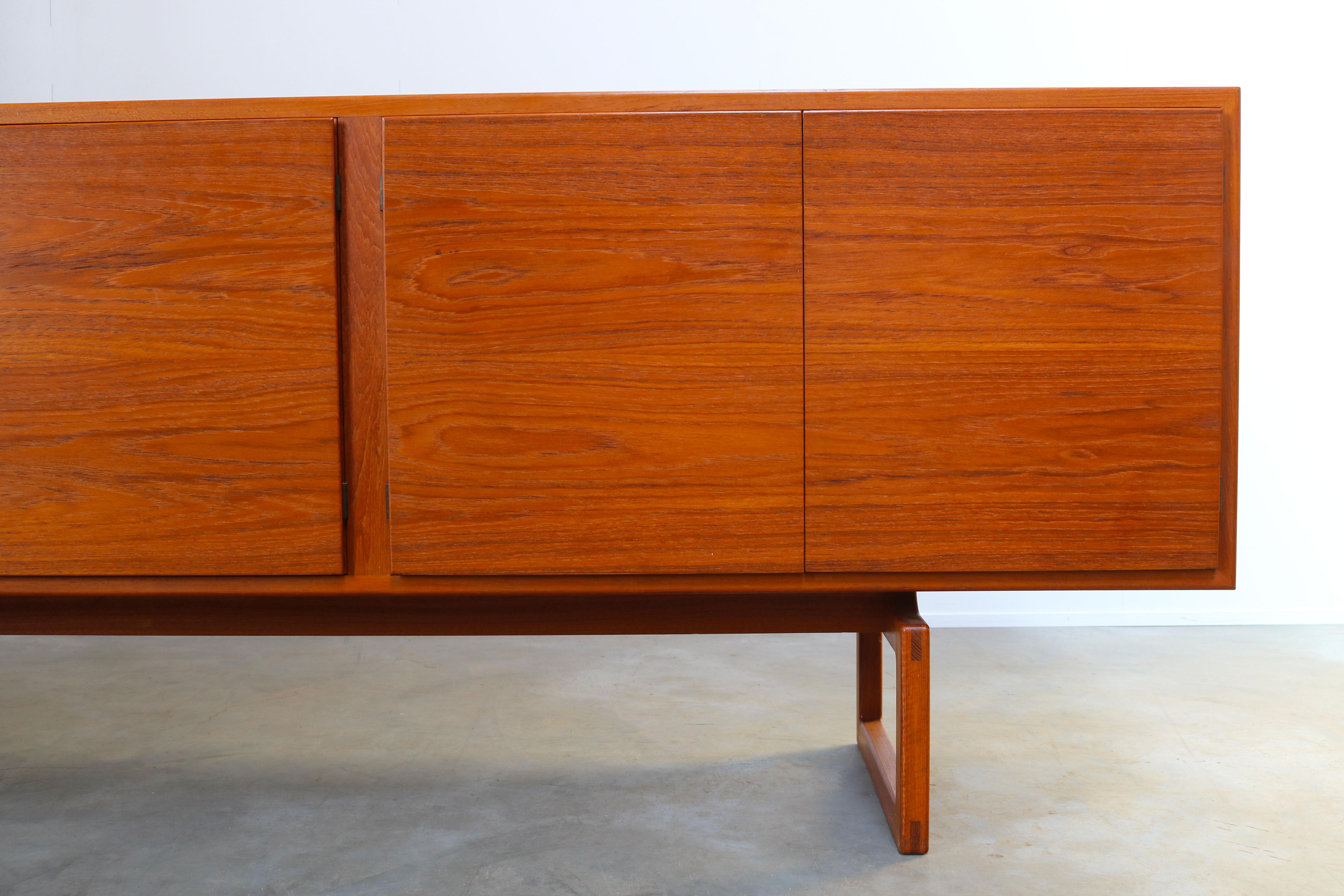 Danish sideboard / Credenza MK511 by Arne Hovmand Olsen for Mogens Kold in Teak	 11