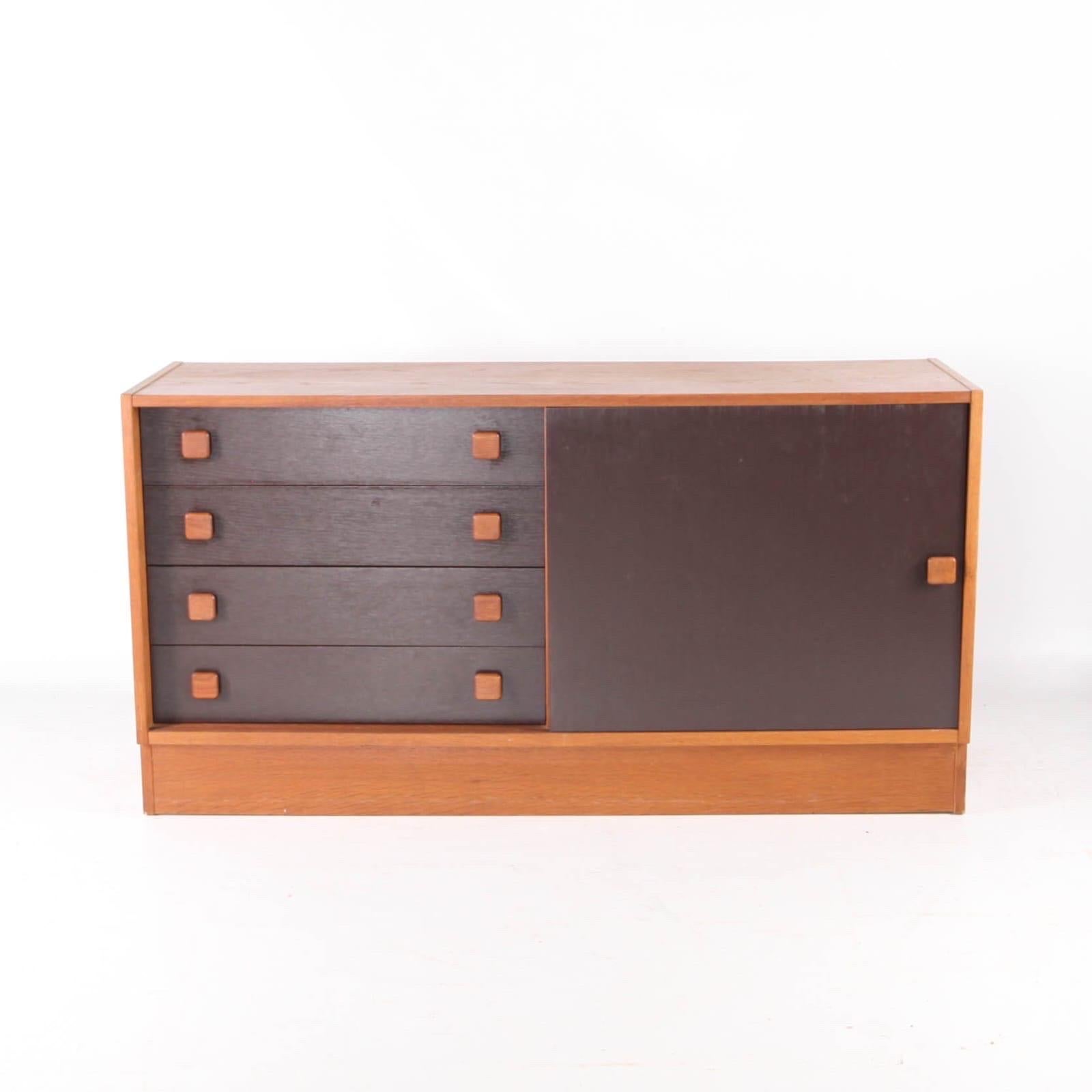 Danish sideboard In Good Condition For Sale In Isle Sur Sorgue, FR