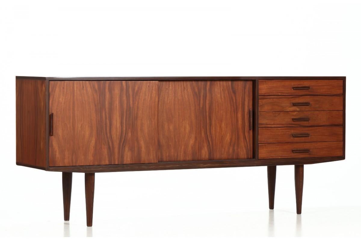 Dänische Anrichte Kommode, 1960er Jahre.

Die Möbel sind in sehr gutem Zustand.

Abmessungen: Höhe 83 cm / Breite 195 cm / Tiefe 44 cm